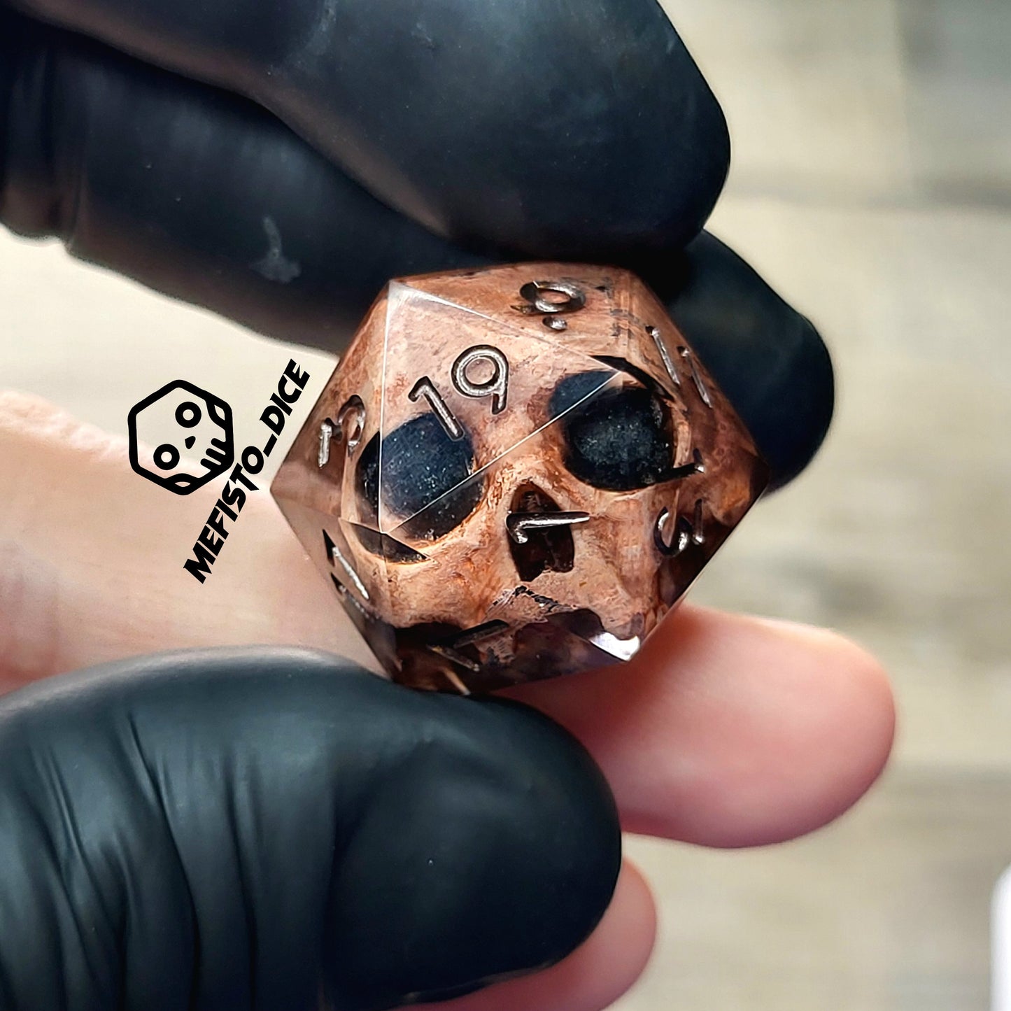 This is a single set of one D20 DnD die with a light brown skull inside ,black resin and dark bronze numbers
