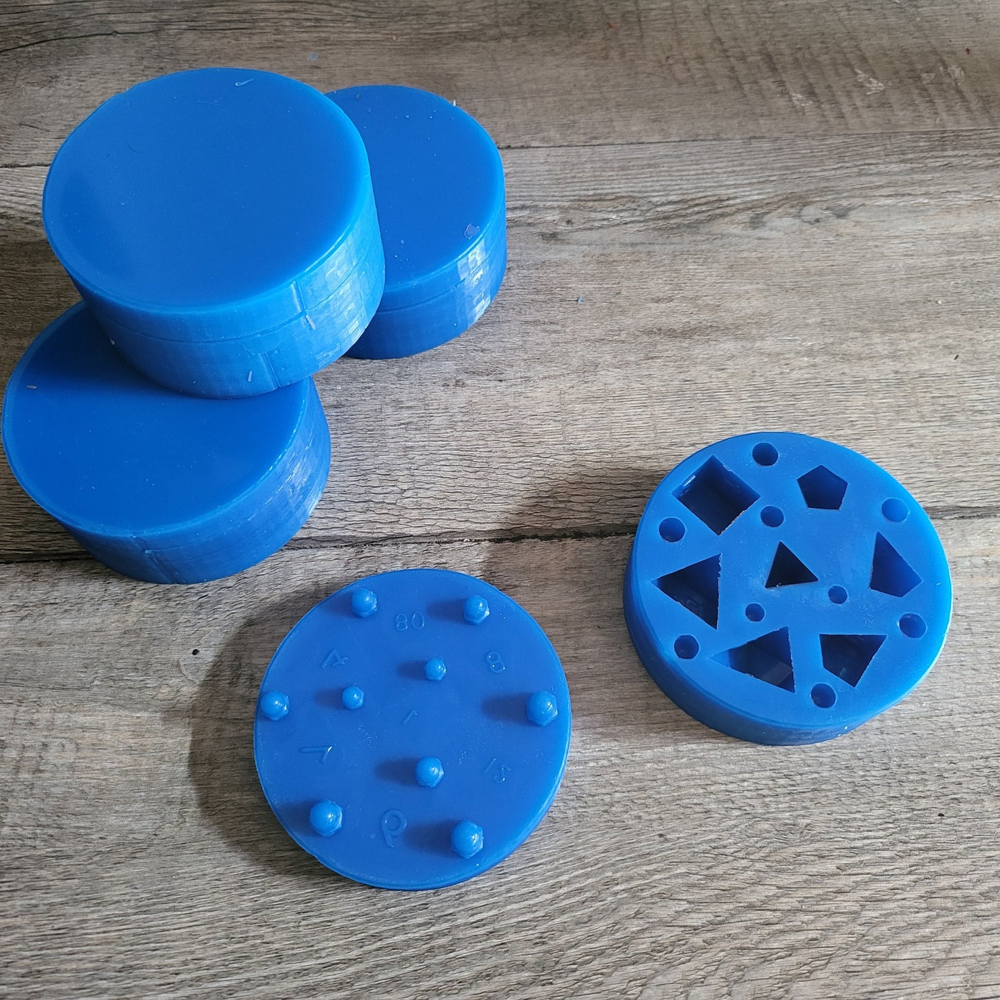 Silicone mold to create resin dice for role-playing games