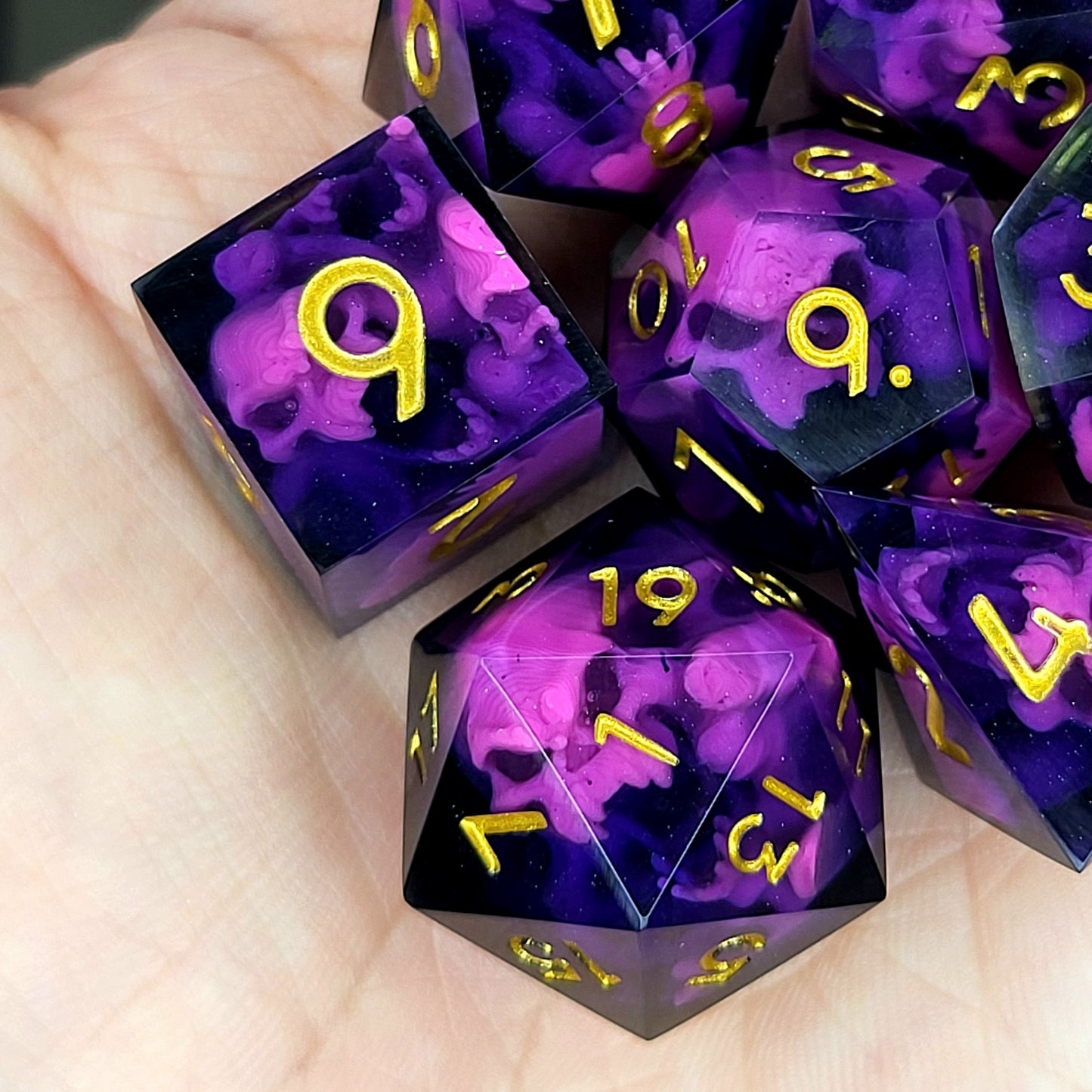 Dice set with pink spirit inside and black resin for play dnd , dungeons and dragons
