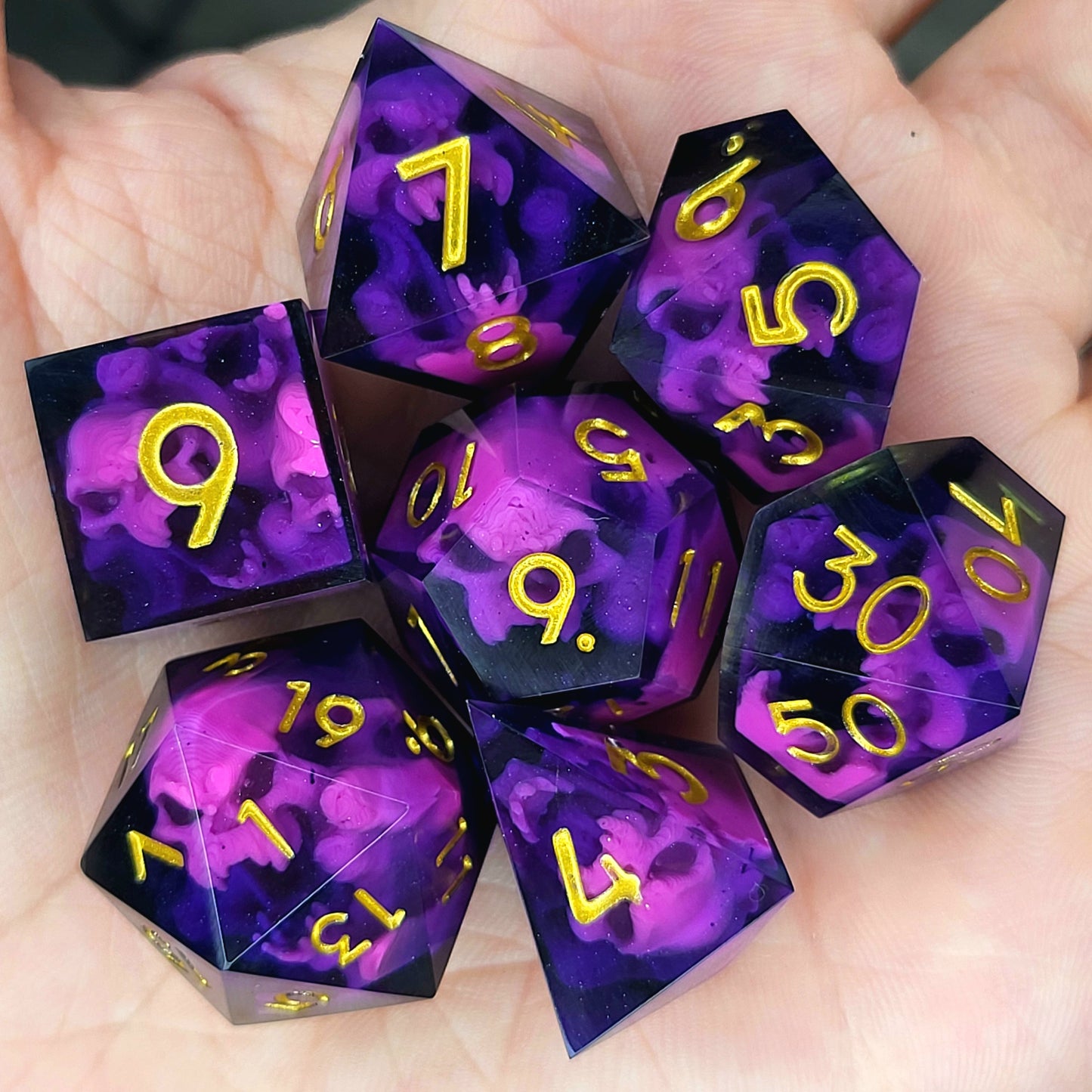 Dice set with pink spirit inside and black resin for play dnd , dungeons and dragons
