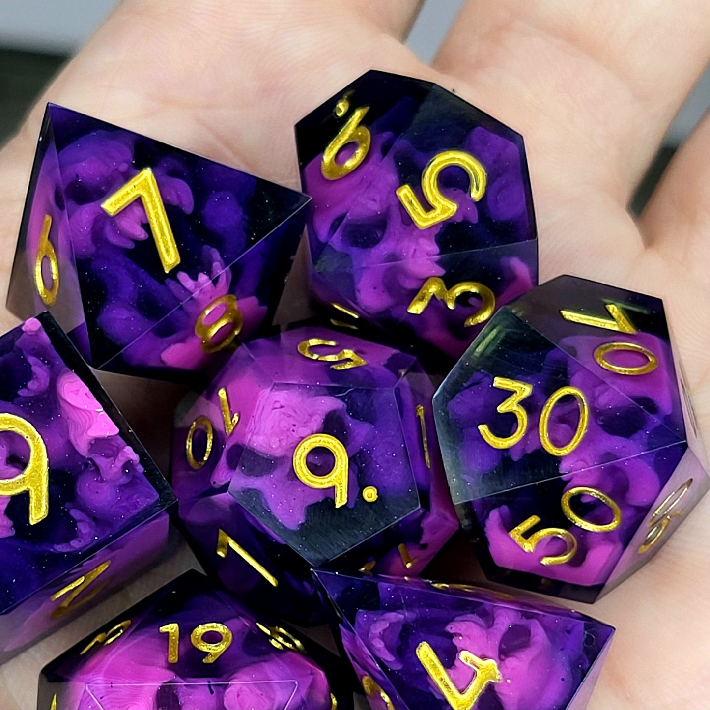 Dice set with pink spirit inside and black resin for play dnd , dungeons and dragons
