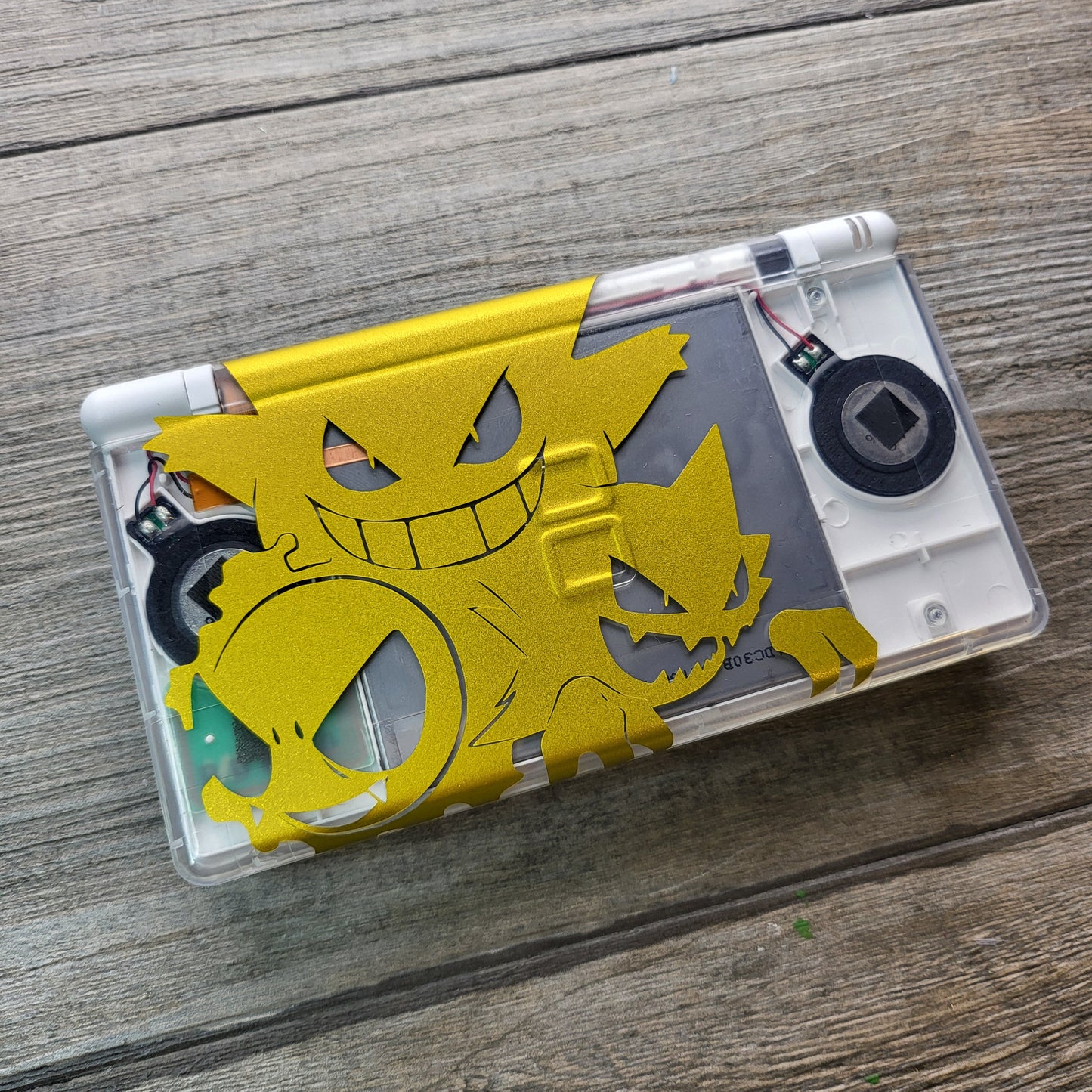 Custom Nintendo DS Lite console in Pokemon Gengar style