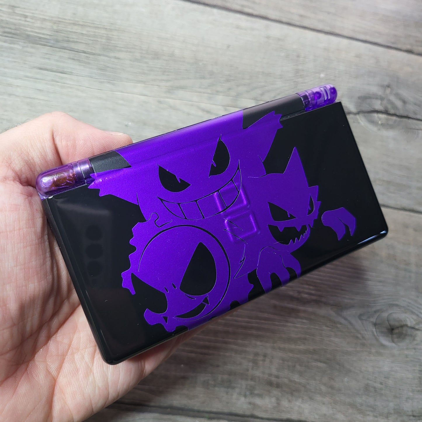 Custom Nintendo DS Lite console in Pokemon Gengar style