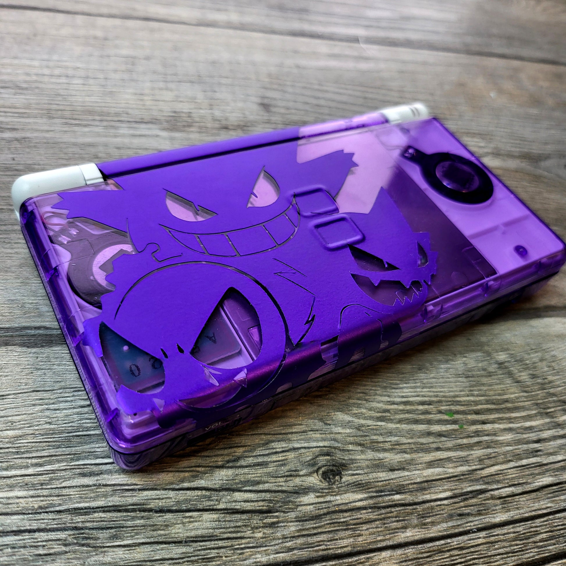 Custom Nintendo DS Lite console in Pokemon Gengar style