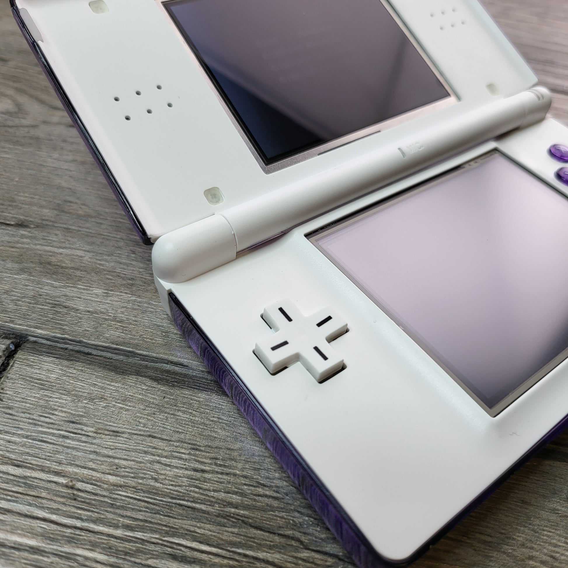 Custom Nintendo DS Lite console in Pokemon Gengar style