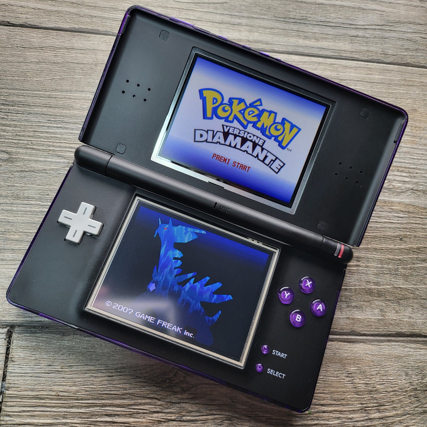 Custom Nintendo DS Lite console in Pokemon Gengar style