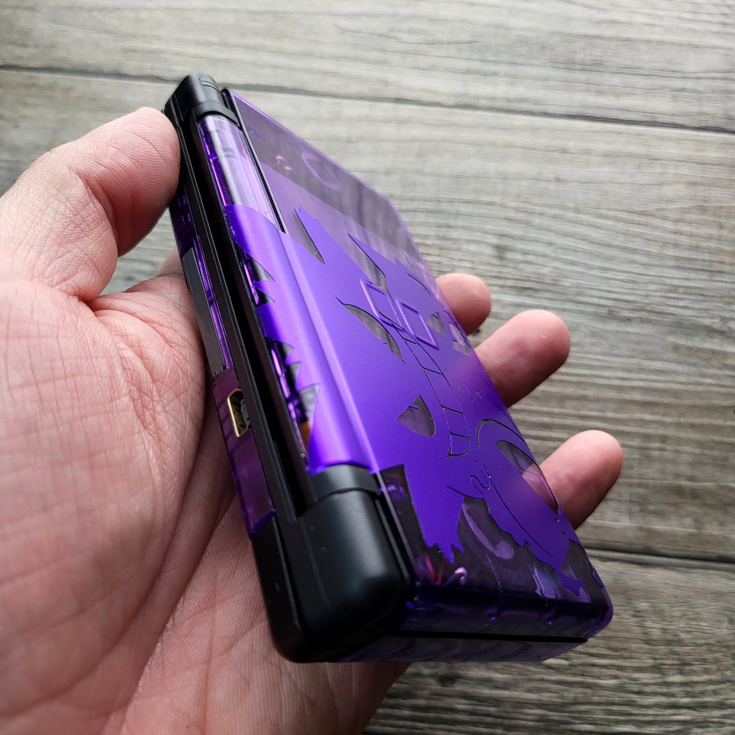 Custom Nintendo DS Lite console in Pokemon Gengar style