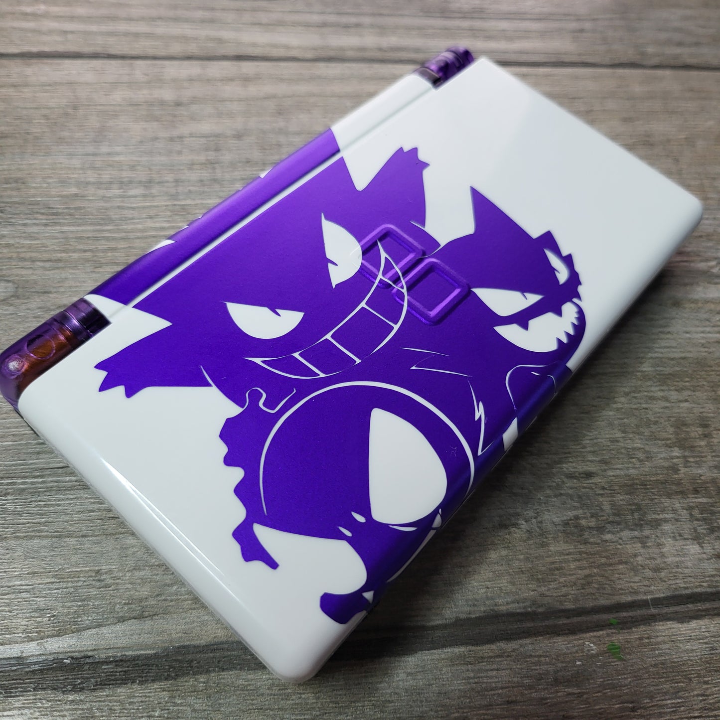 Custom Nintendo DS Lite console in Pokemon Gengar style