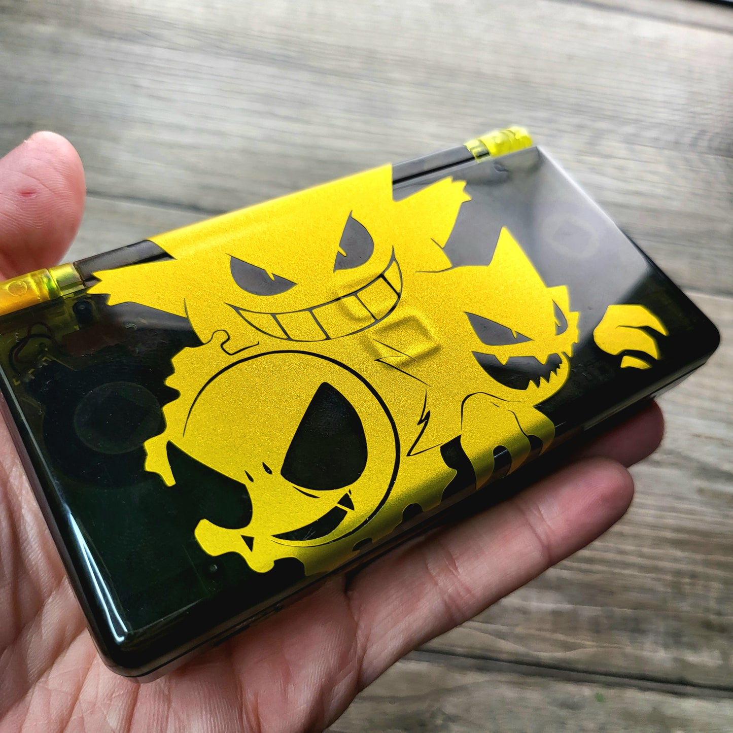 Custom Nintendo DS Lite console in Pokemon Gengar style