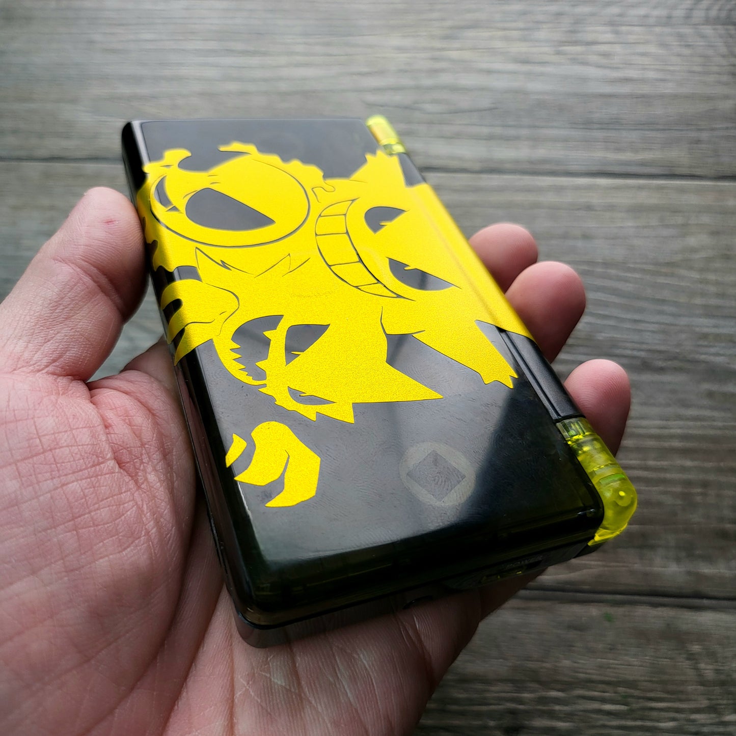 Custom Nintendo DS Lite console in Pokemon Gengar style