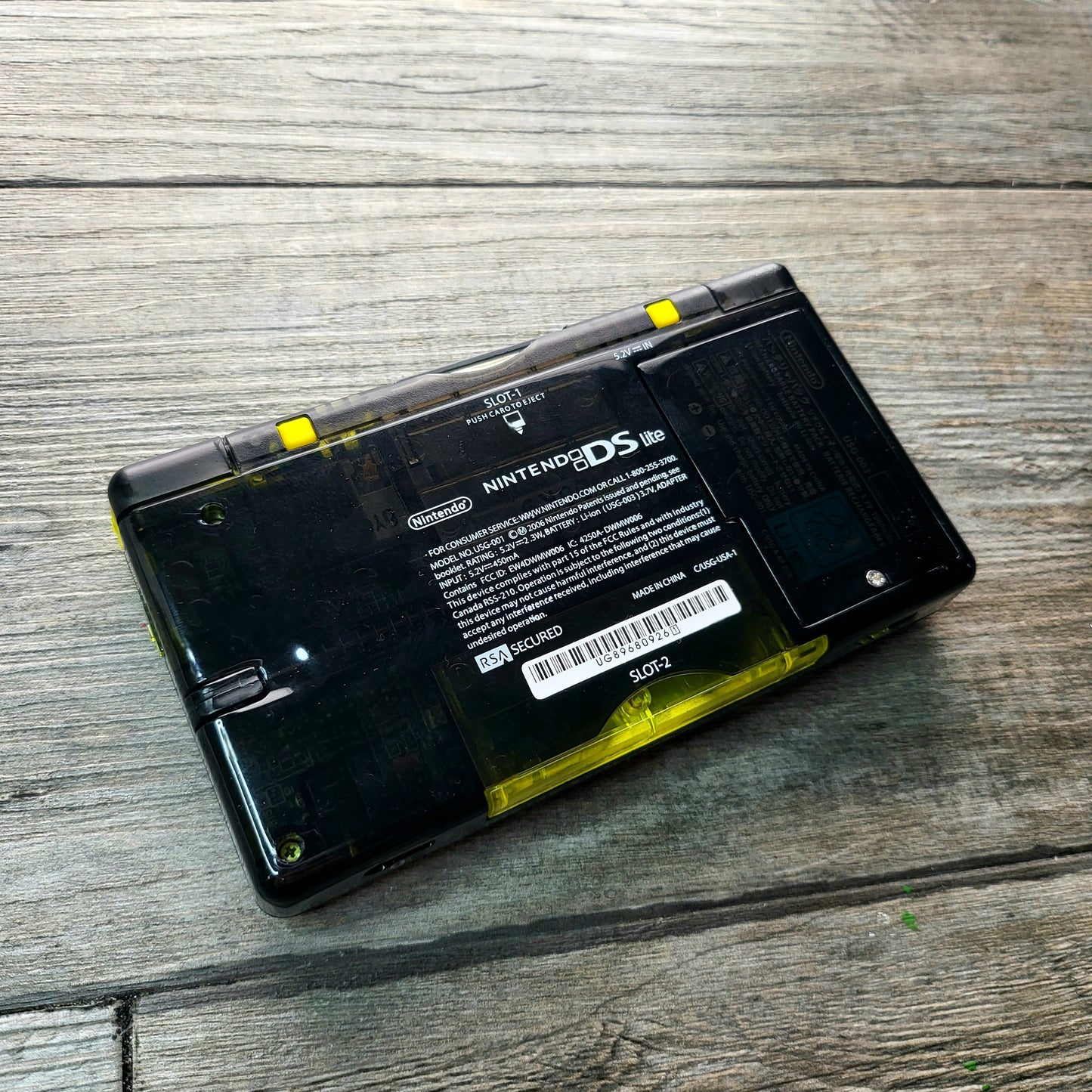 Custom Nintendo DS Lite console in Pokemon Gengar style