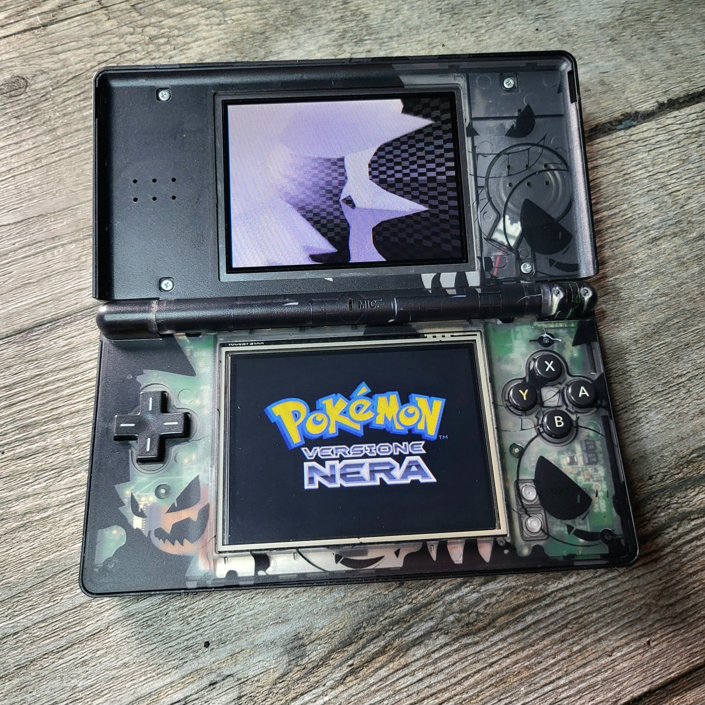 Custom Nintendo DS Lite console in gengar style