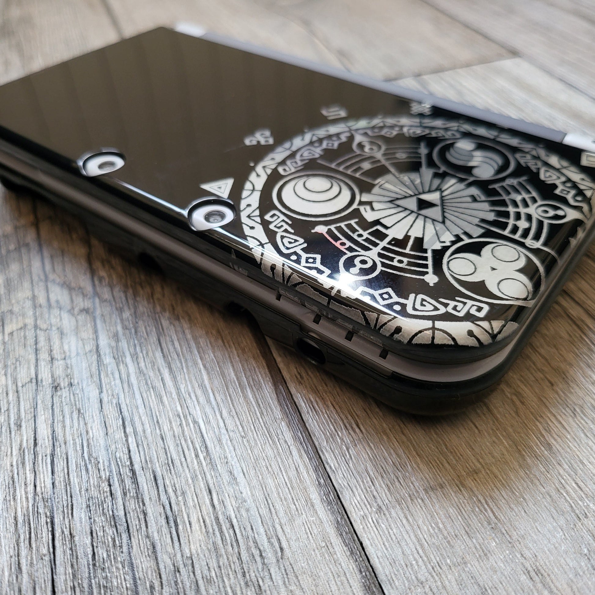 Custom shell cover for Nintendo with Zelda themed laser engravings