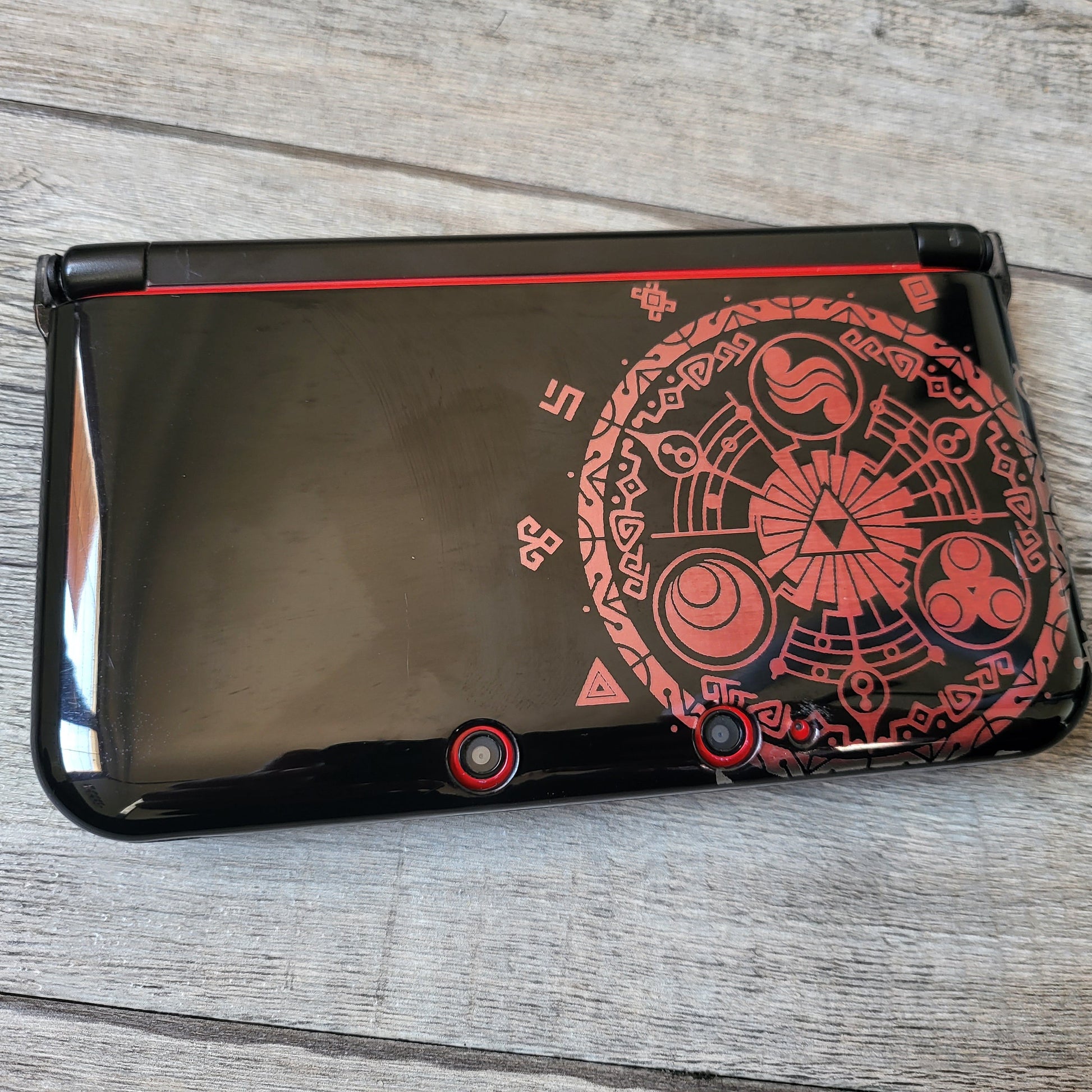 Custom shell cover for Nintendo with Zelda themed laser engravings