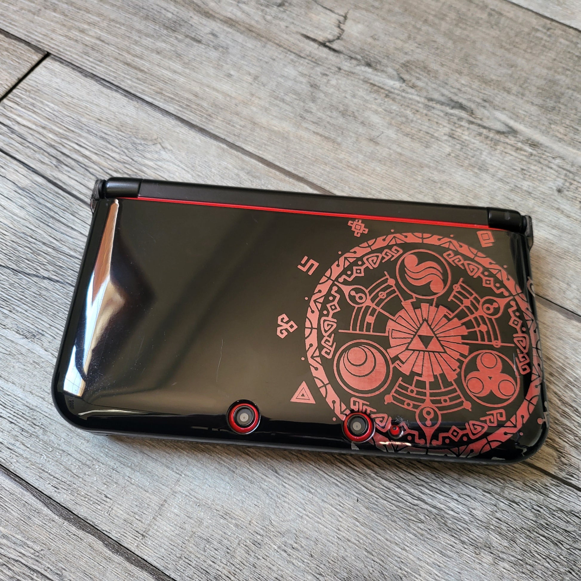 Custom shell cover for Nintendo with Zelda themed laser engravings