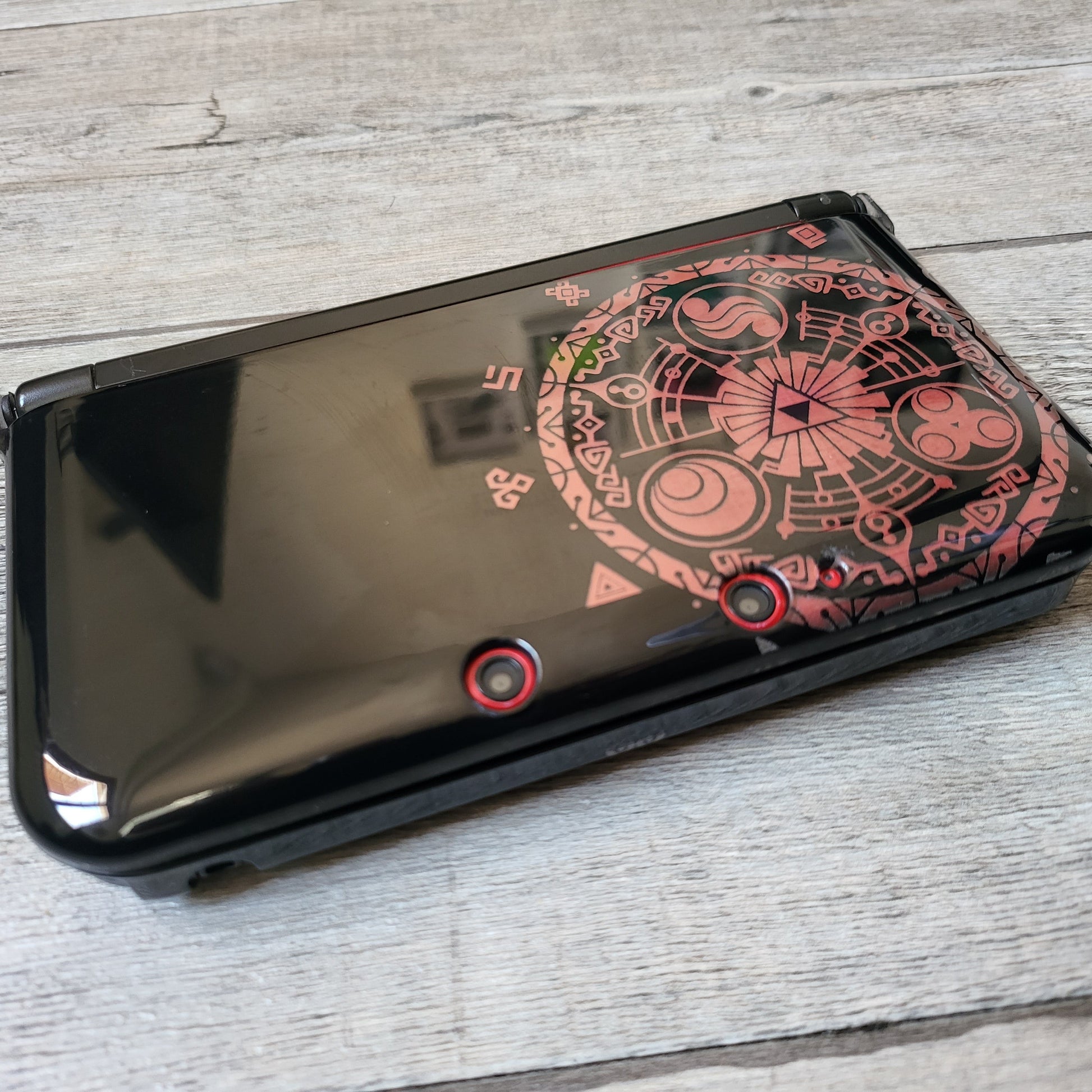 Custom shell cover for Nintendo with Zelda themed laser engravings