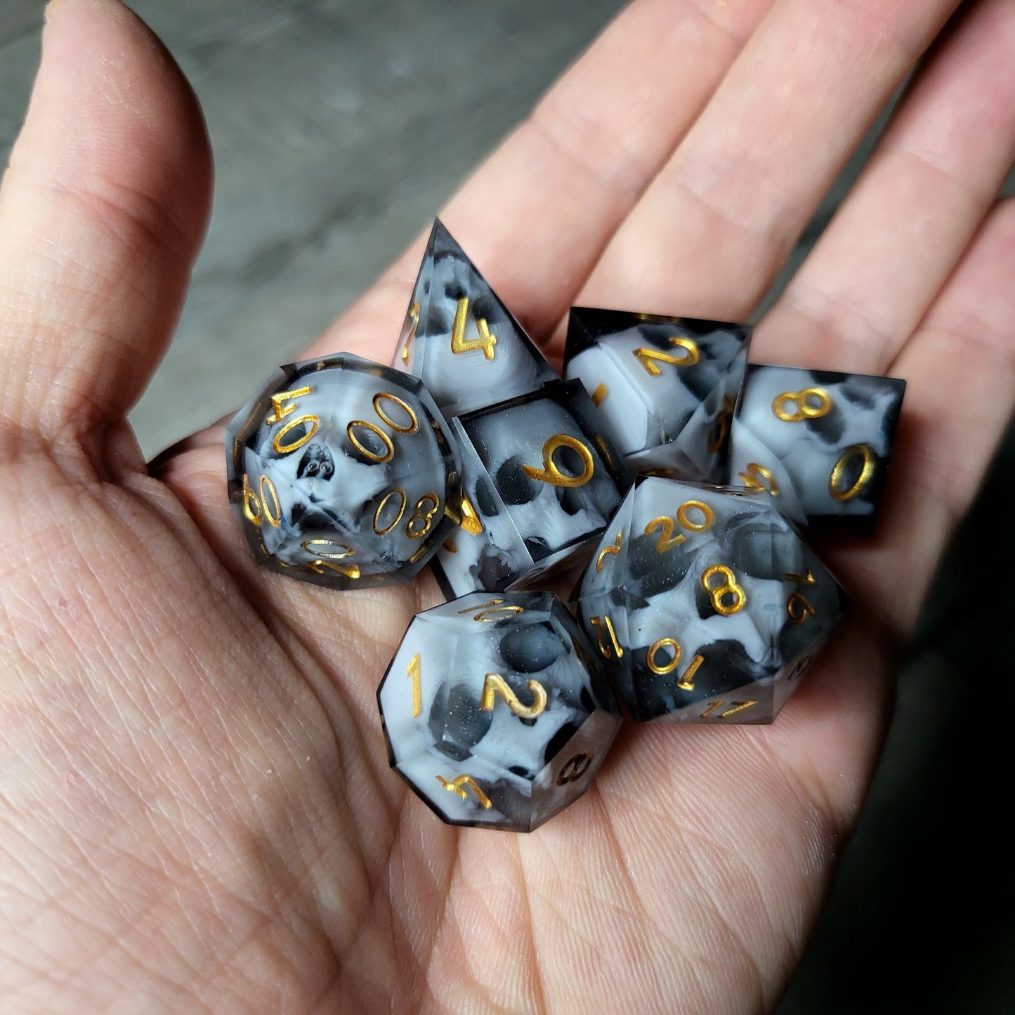 Dice set with 7 pieces with skull inside for role-playing games for Dungeons and Dragons