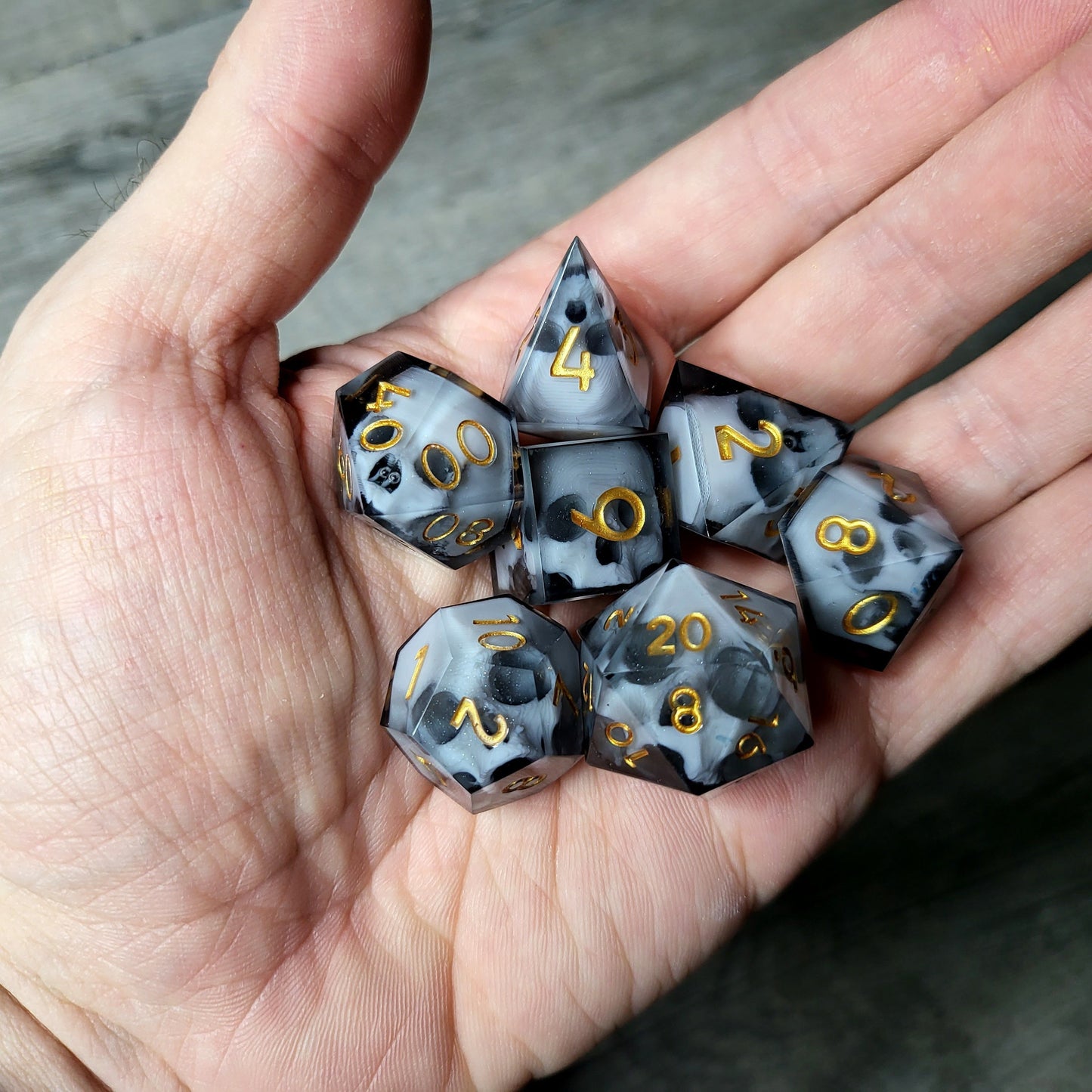 Dice set with 7 pieces with skull inside for role-playing games for Dungeons and Dragons