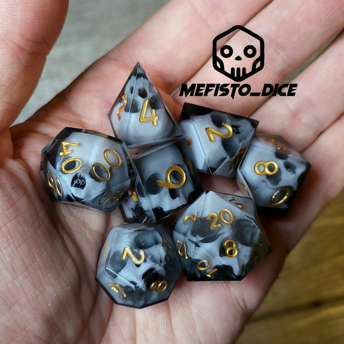 Dice set with 7 pieces with skull inside for role-playing games for Dungeons and Dragons