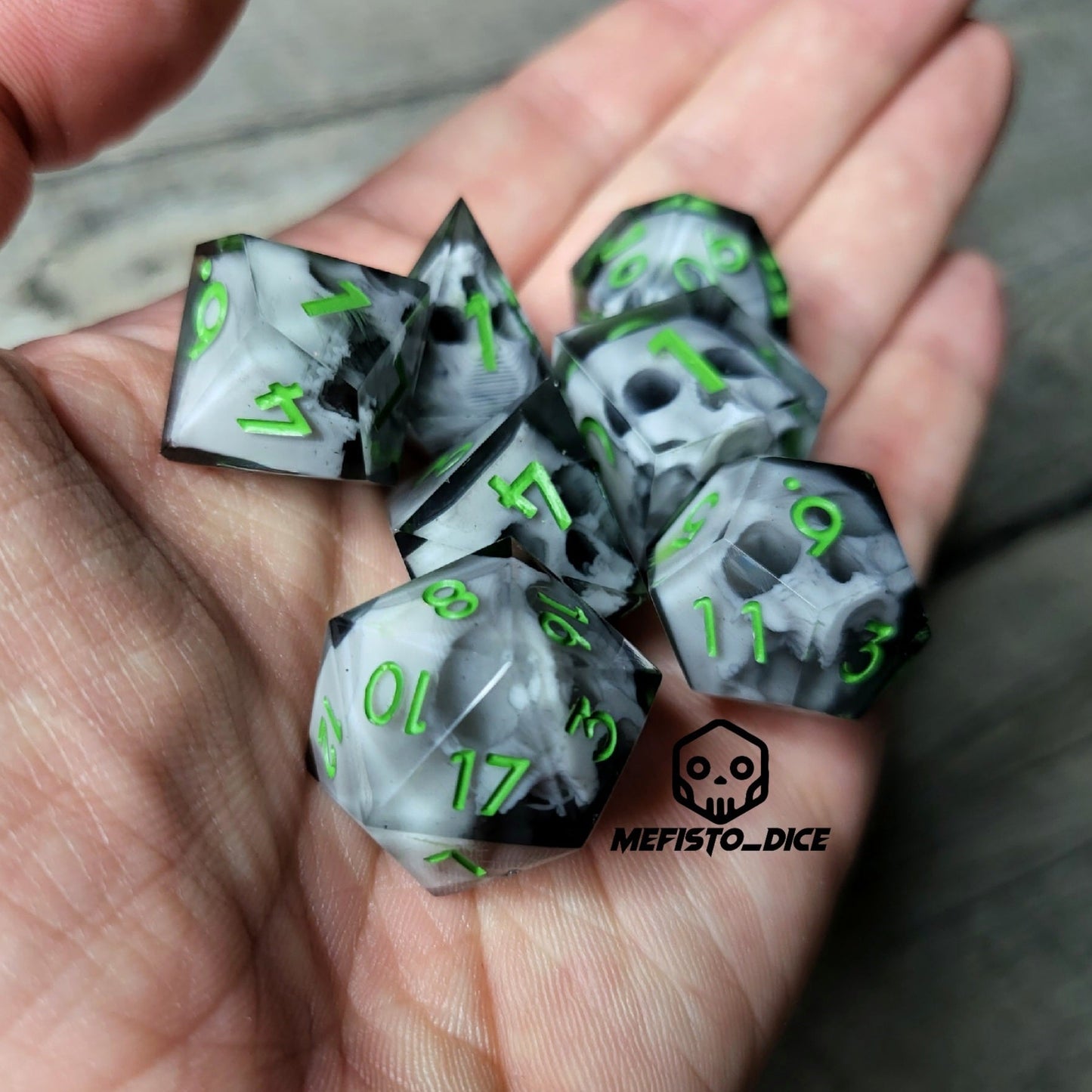 Dice set with 7 pieces with skull inside for role-playing games for Dungeons and Dragons