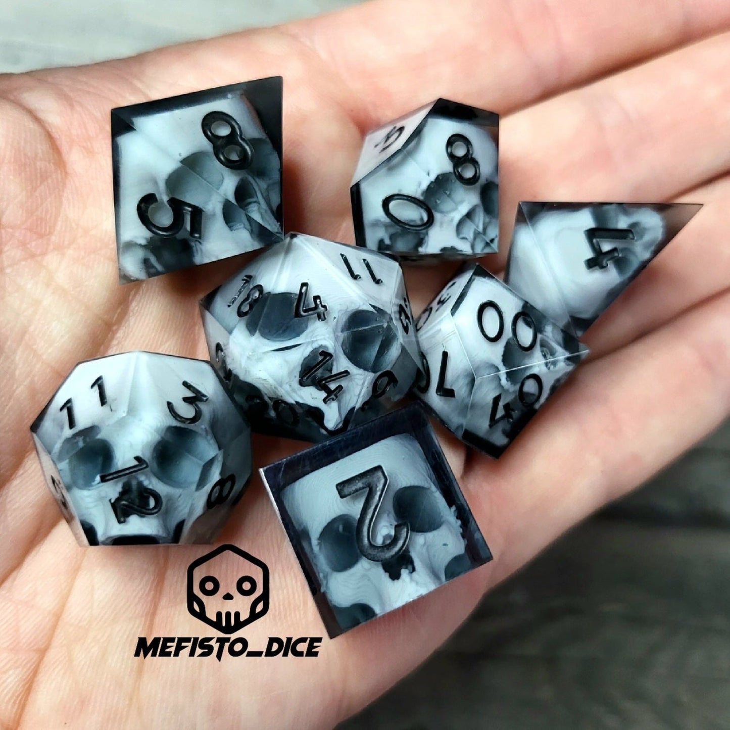 Dice set with 7 pieces with skull inside for role-playing games for Dungeons and Dragons