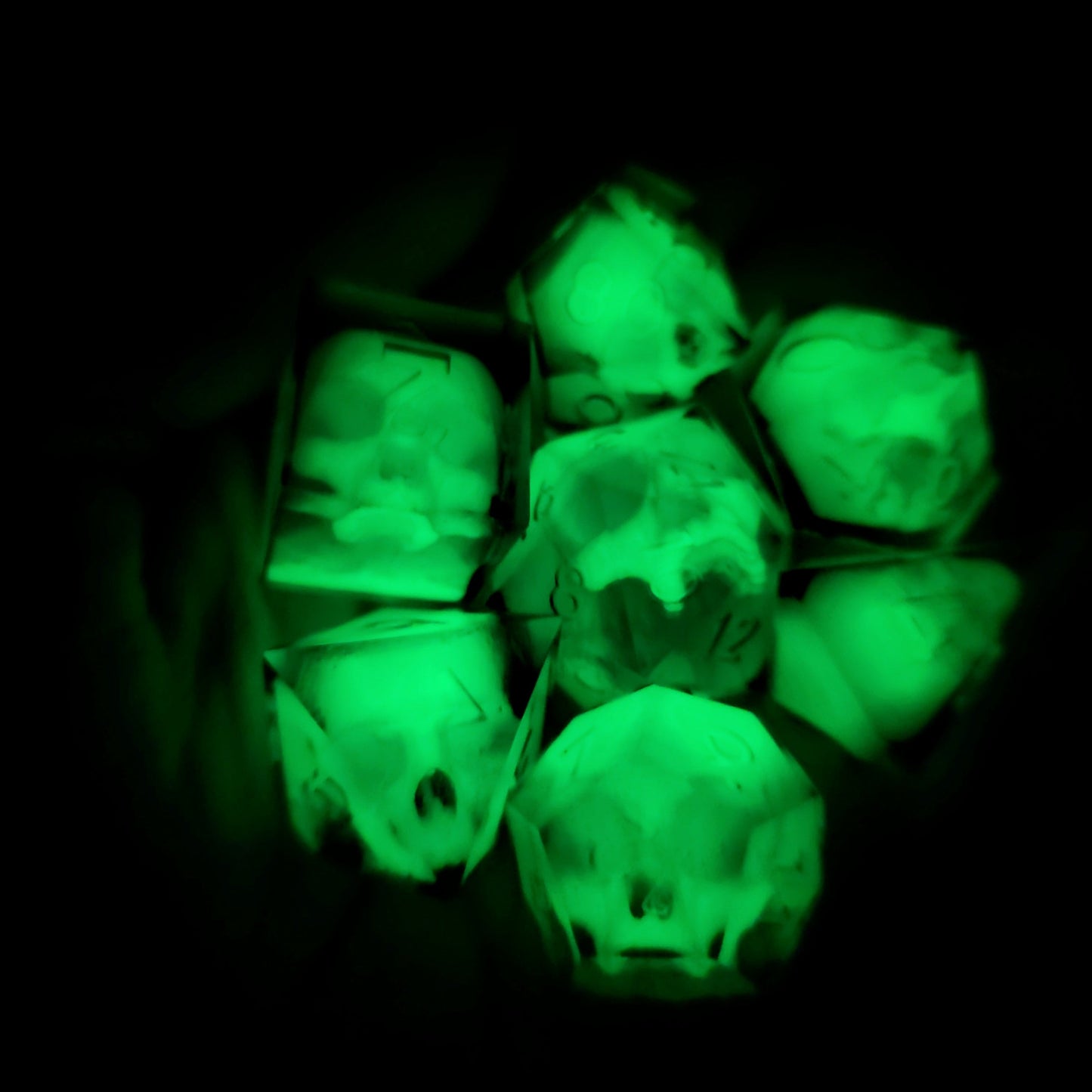 Dice set with 7 pieces with skull inside for role-playing games for Dungeons and Dragons