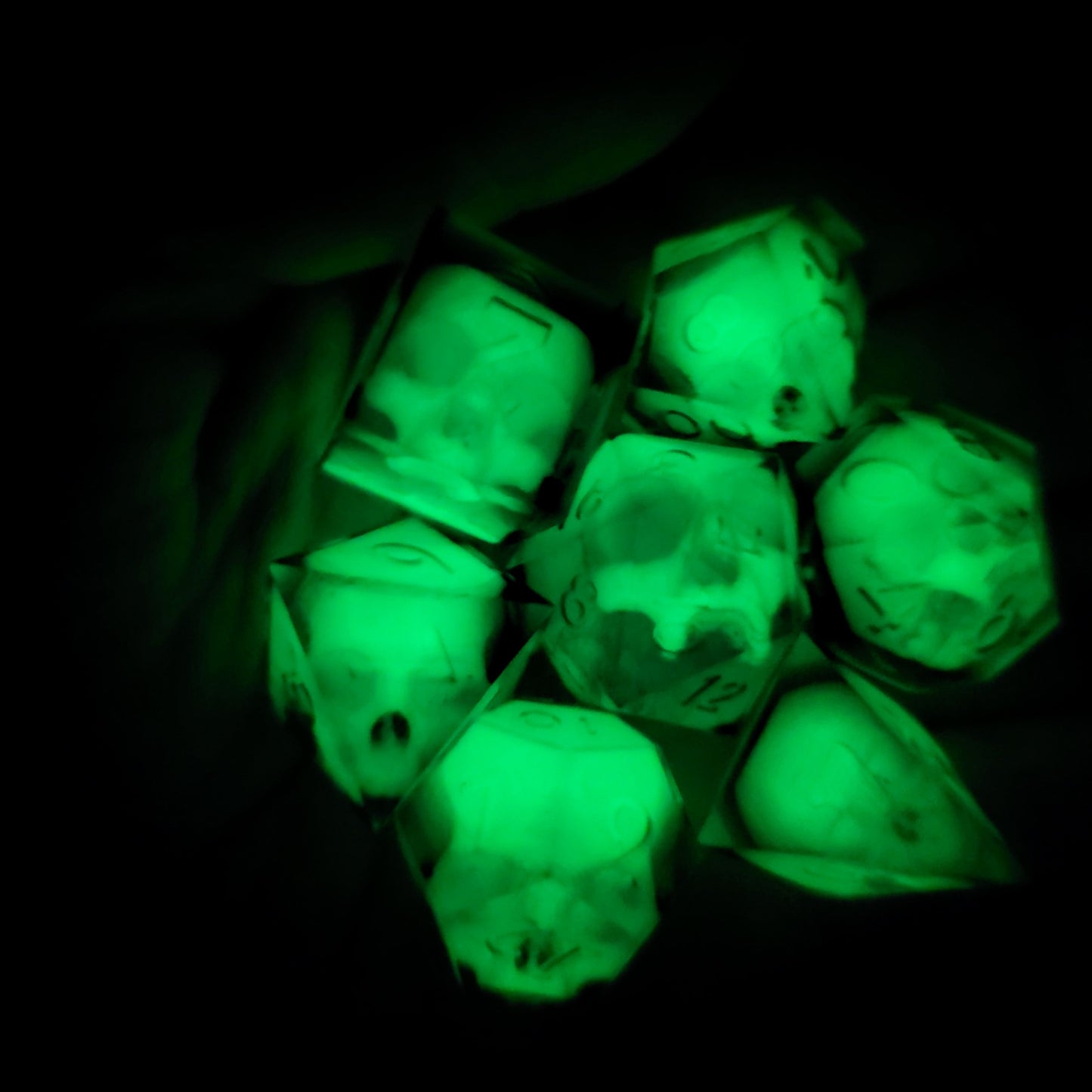 Dice set with 7 pieces with skull inside for role-playing games for Dungeons and Dragons
