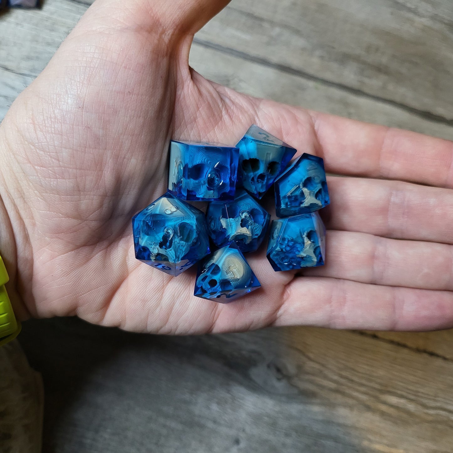 Dice set with 7 pieces with skull inside for role-playing games for Dungeons and Dragons