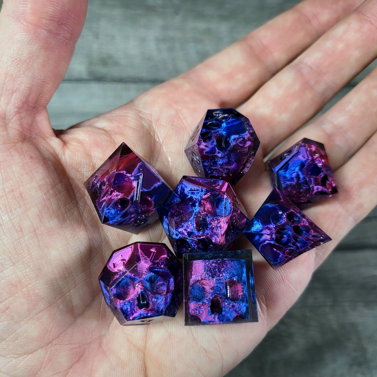 Dice set with 7 pieces with skull inside for role-playing games for Dungeons and Dragons