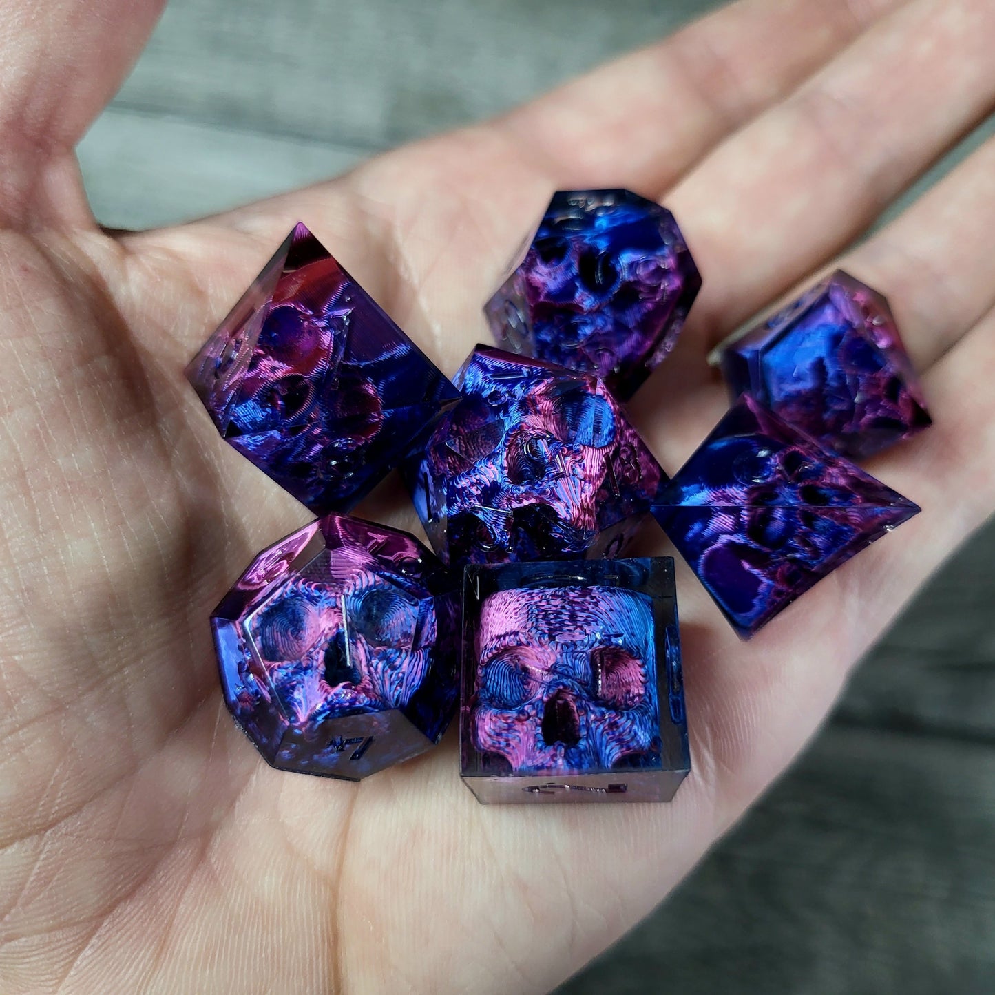 Dice set with 7 pieces with skull inside for role-playing games for Dungeons and Dragons