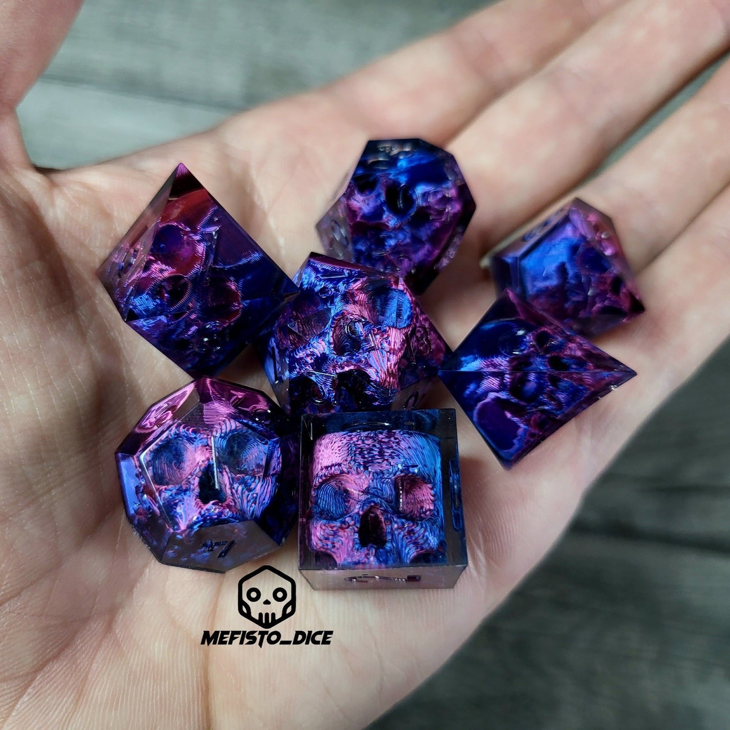 Dice set with 7 pieces with skull inside for role-playing games for Dungeons and Dragons