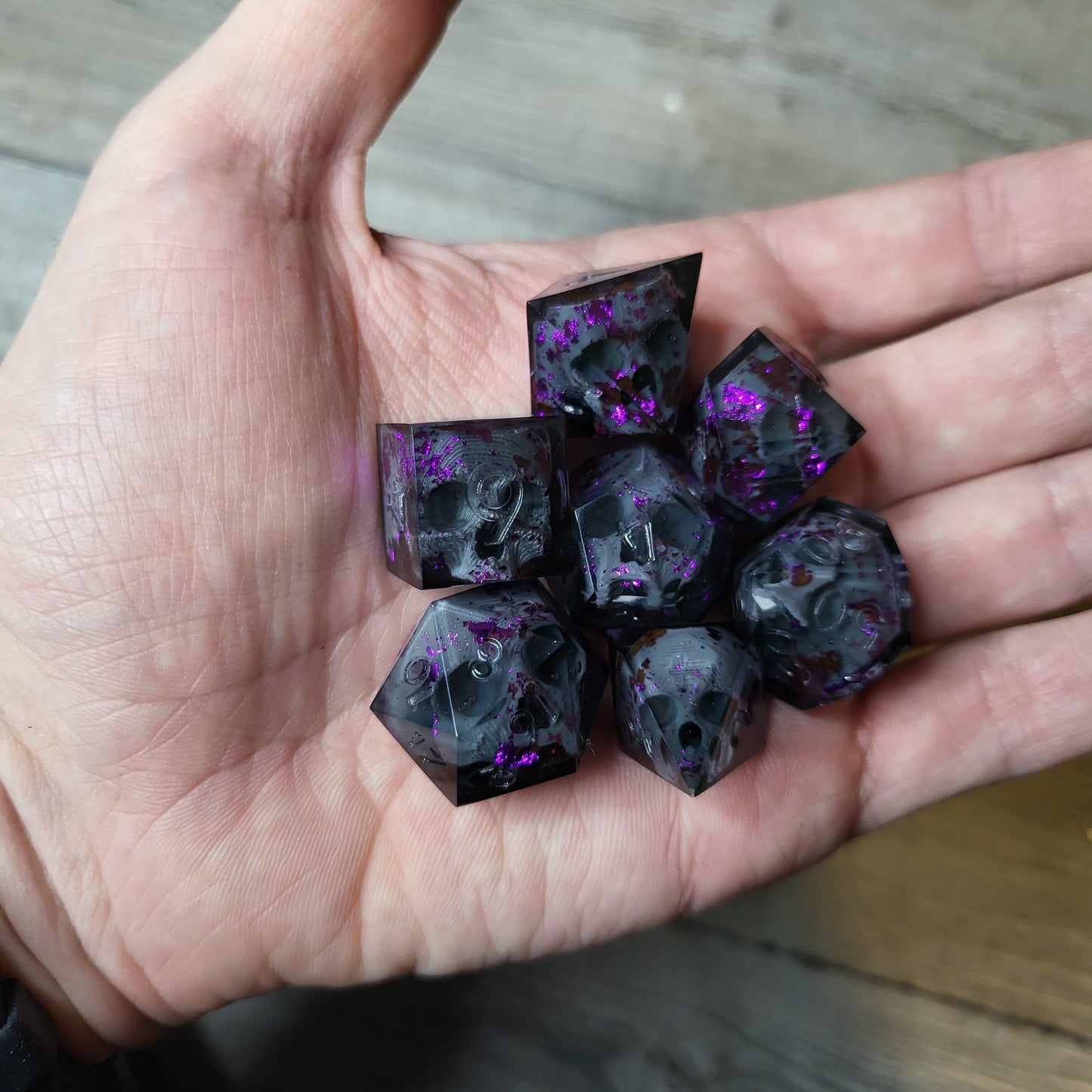 Dice set with 7 pieces with skull inside for role-playing games for Dungeons and Dragons