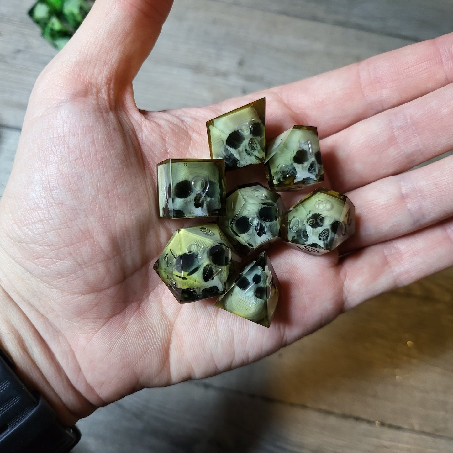 Dice set with 7 pieces with skull inside for role-playing games for Dungeons and Dragons