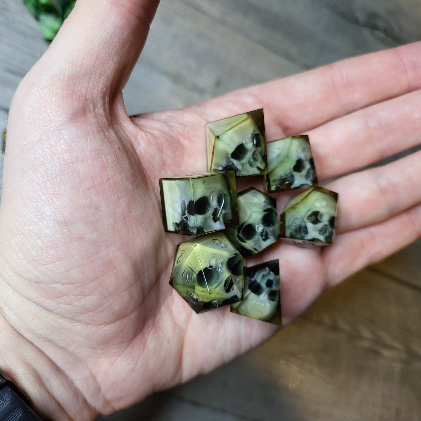 Dice set with 7 pieces with skull inside for role-playing games for Dungeons and Dragons