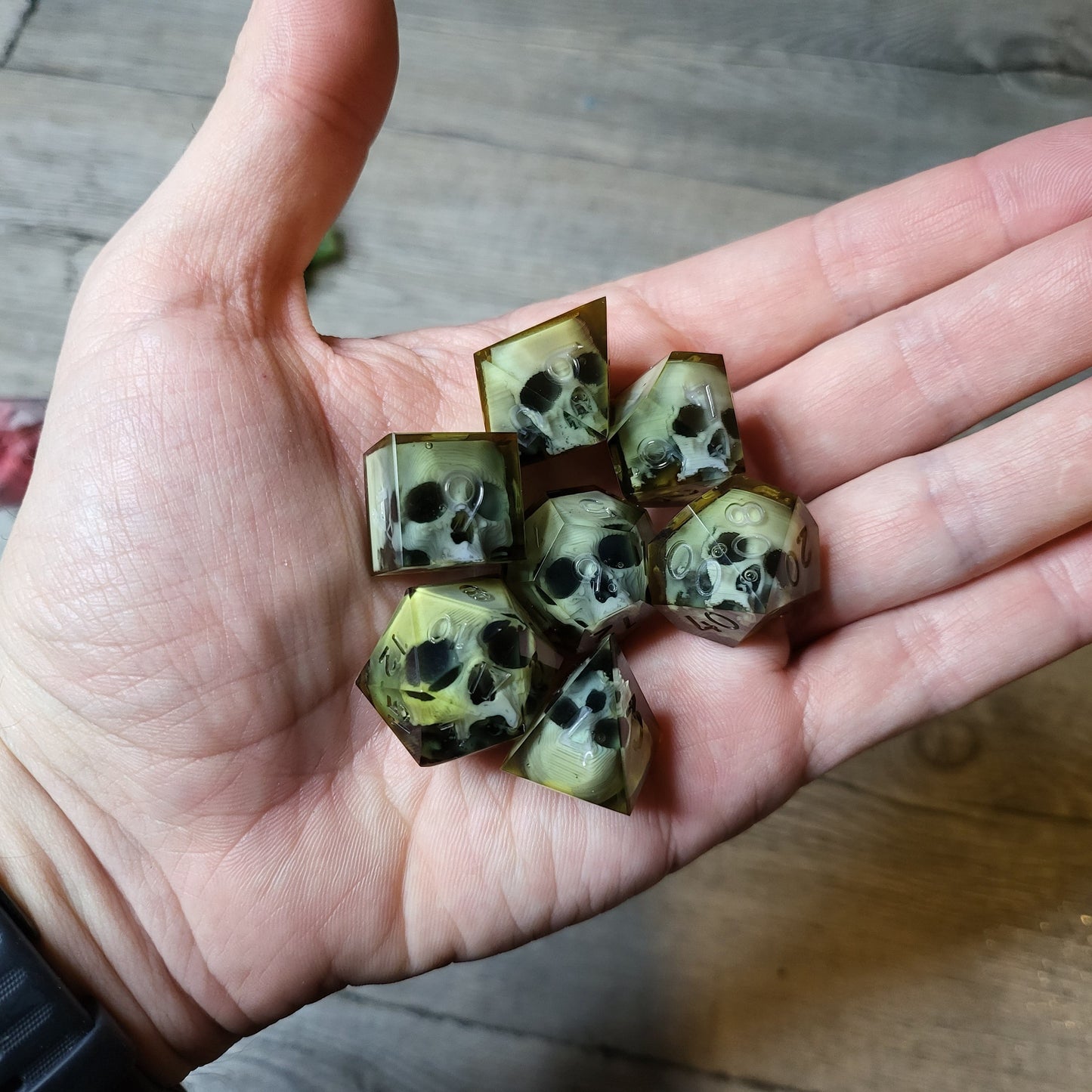 Dice set with 7 pieces with skull inside for role-playing games for Dungeons and Dragons