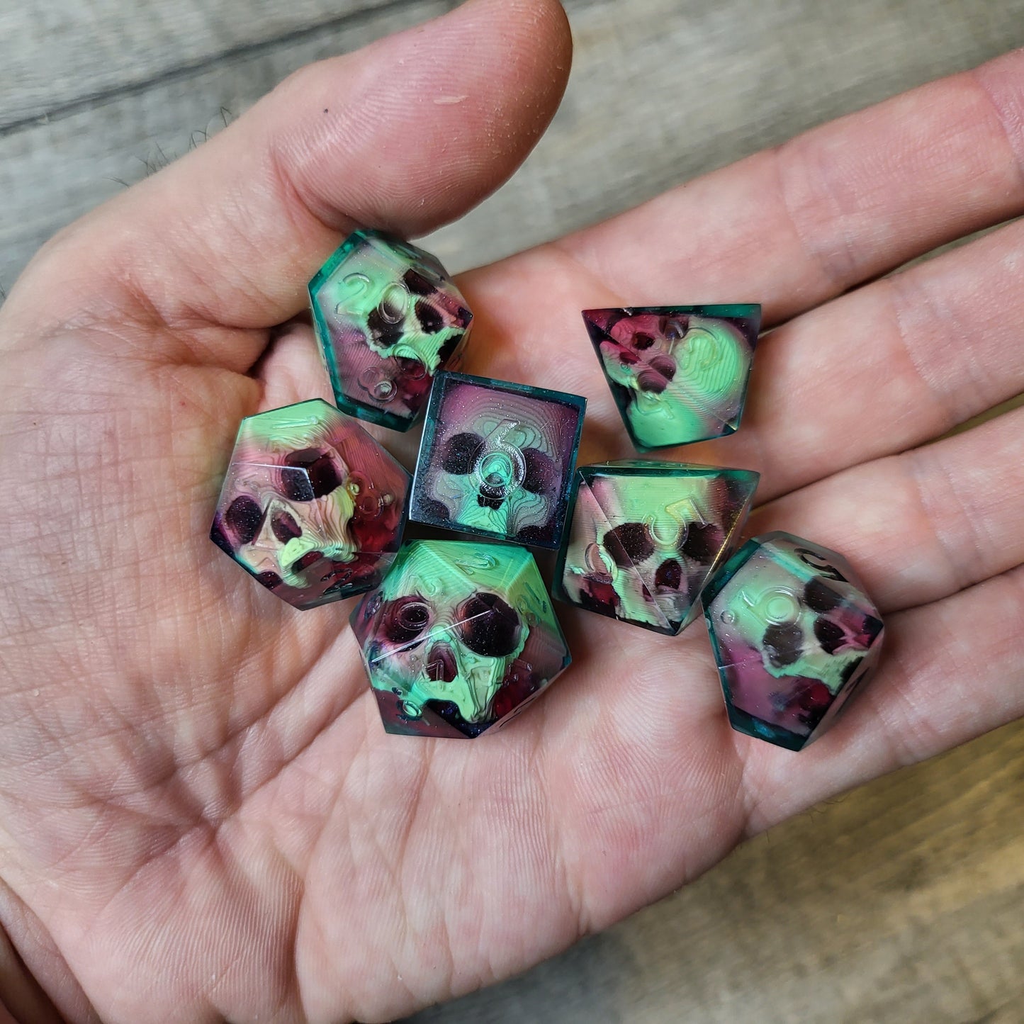 Dice set with 7 pieces with skull inside for role-playing games for Dungeons and Dragons