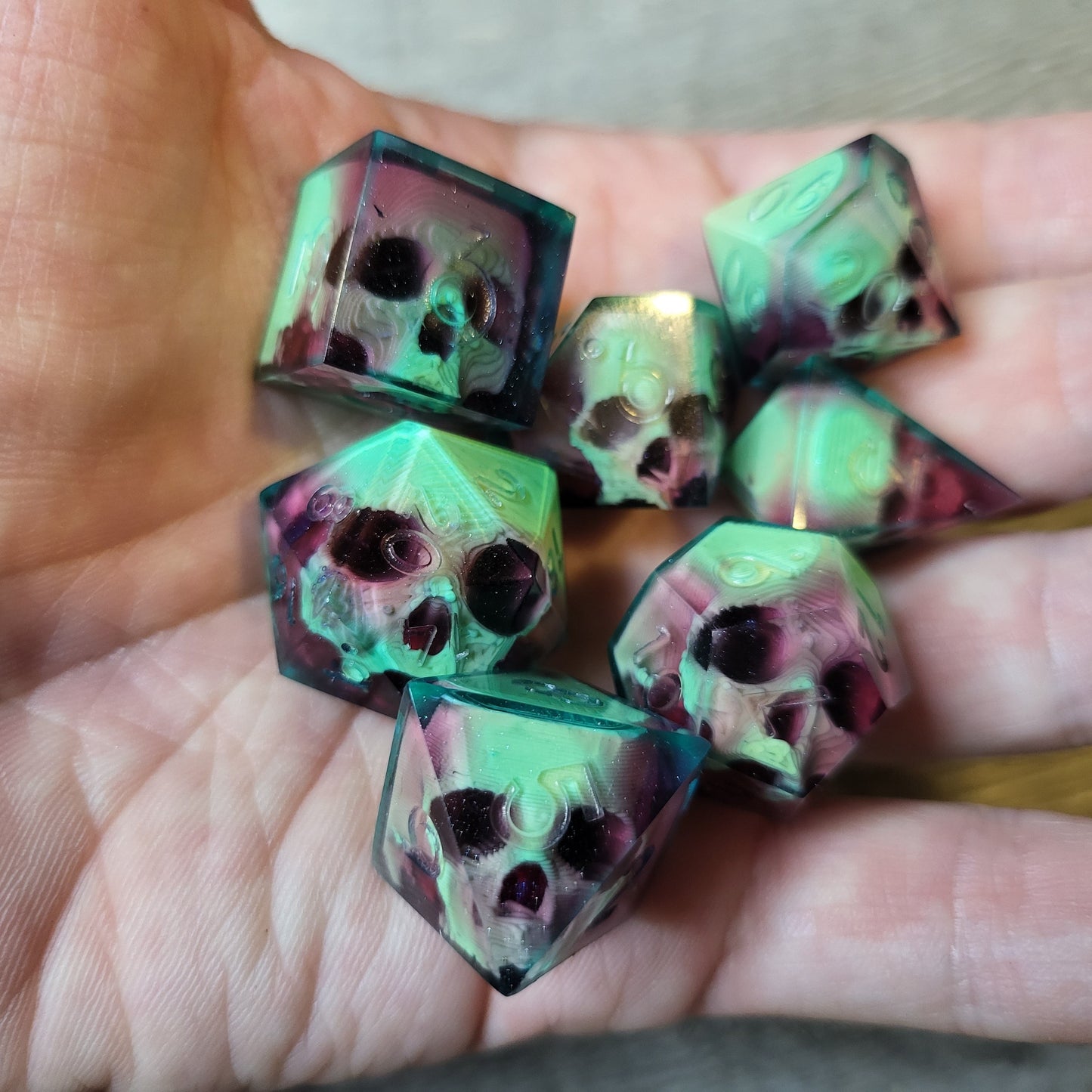 Dice set with 7 pieces with skull inside for role-playing games for Dungeons and Dragons