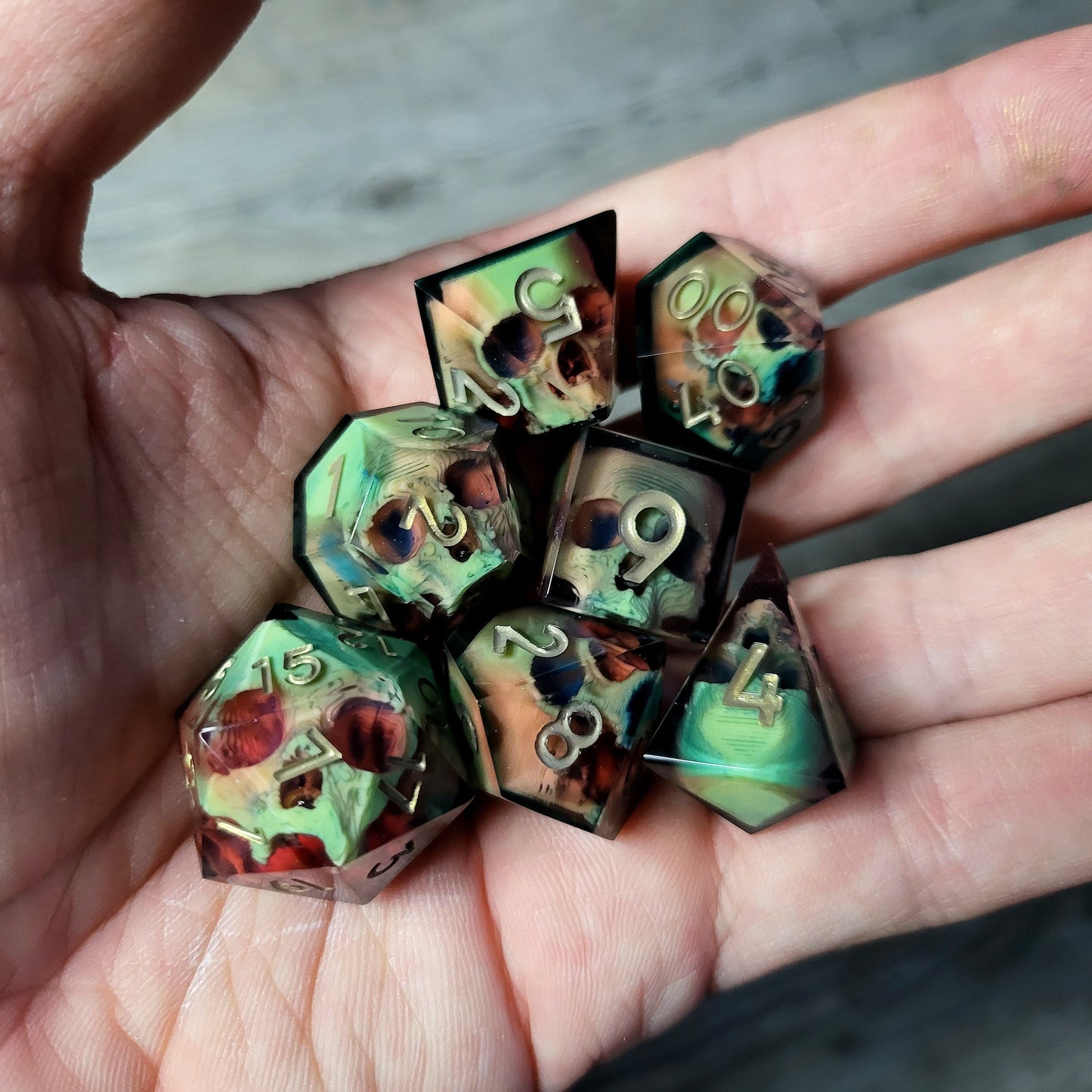 Dice set with 7 pieces with skull inside for role-playing games for Dungeons and Dragons