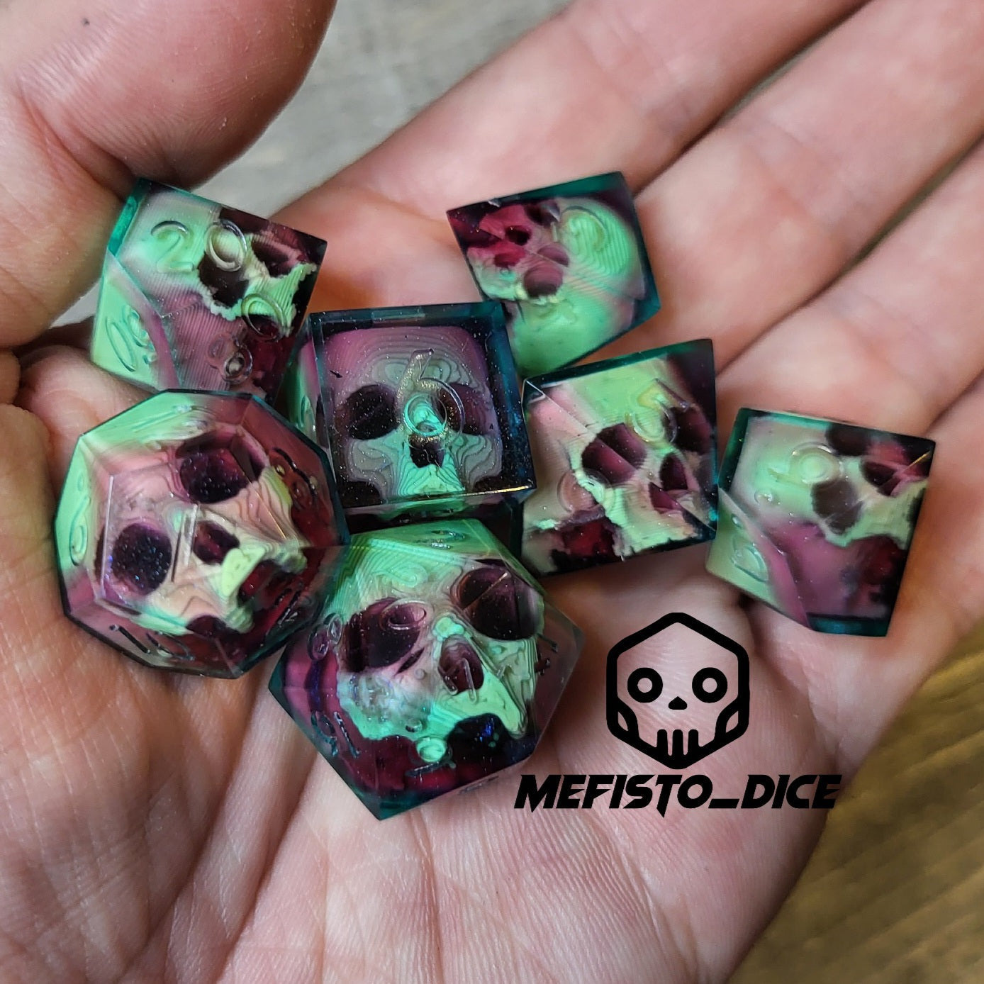 Dice set with 7 pieces with skull inside for role-playing games for Dungeons and Dragons