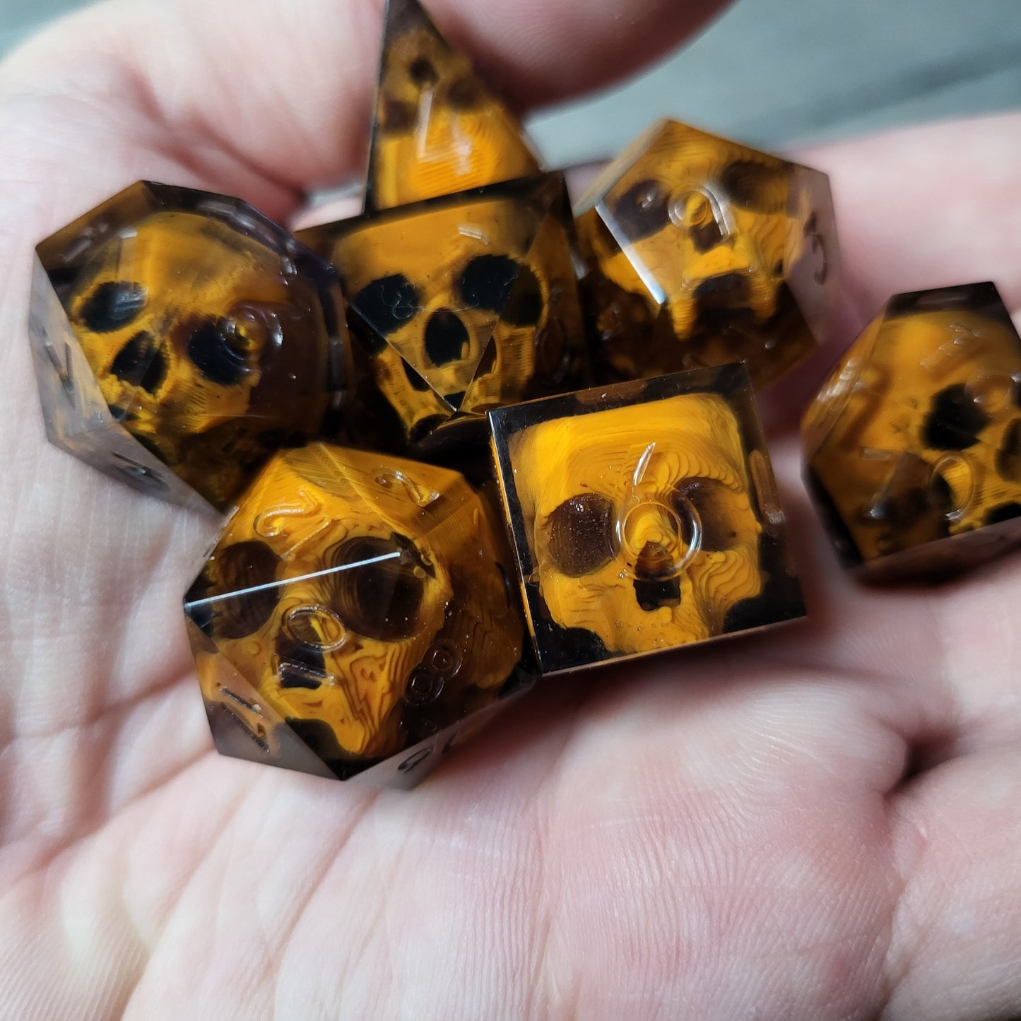 Dice set with 7 pieces with skull inside for role-playing games for Dungeons and Dragons