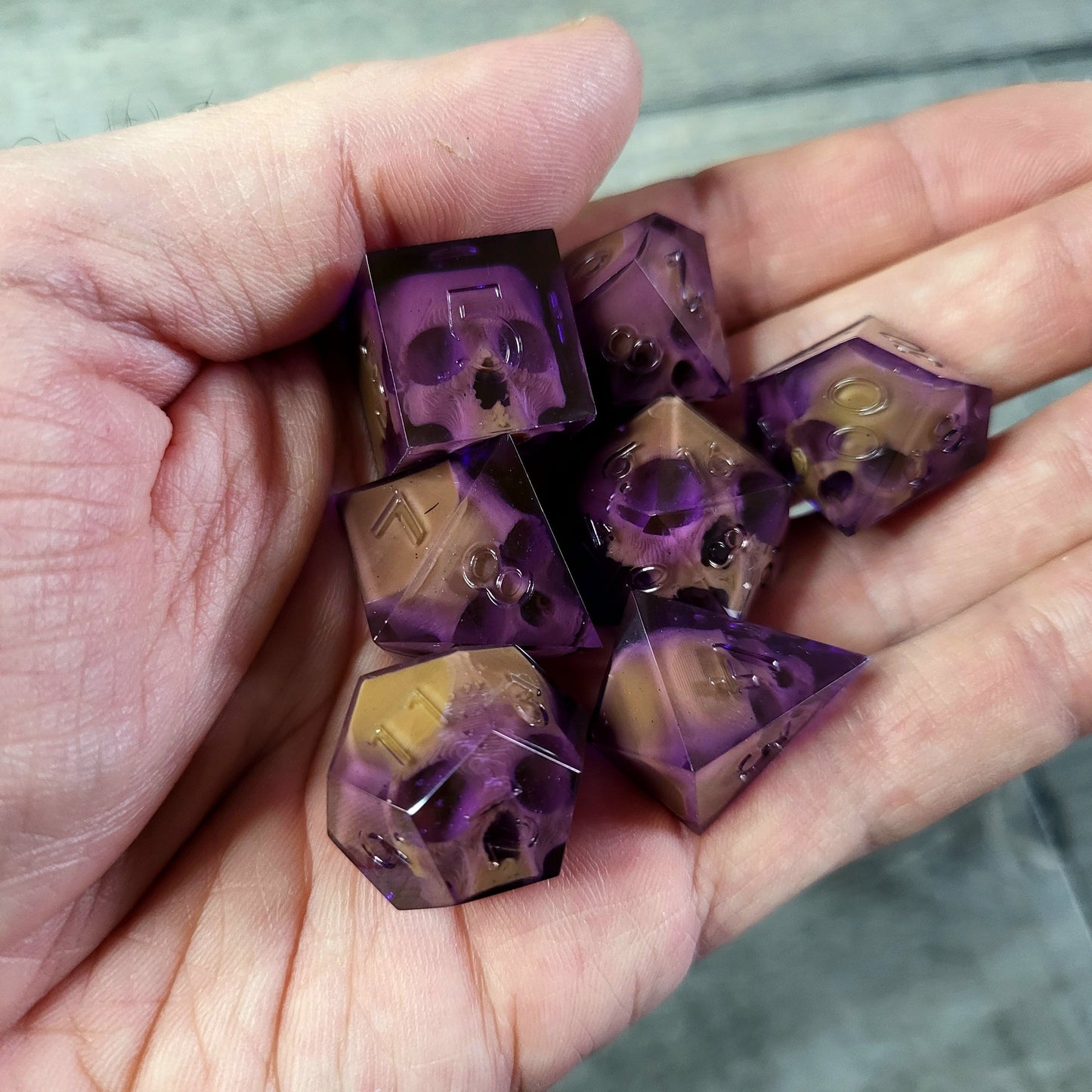 Dice set with 7 pieces with skull inside for role-playing games for Dungeons and Dragons