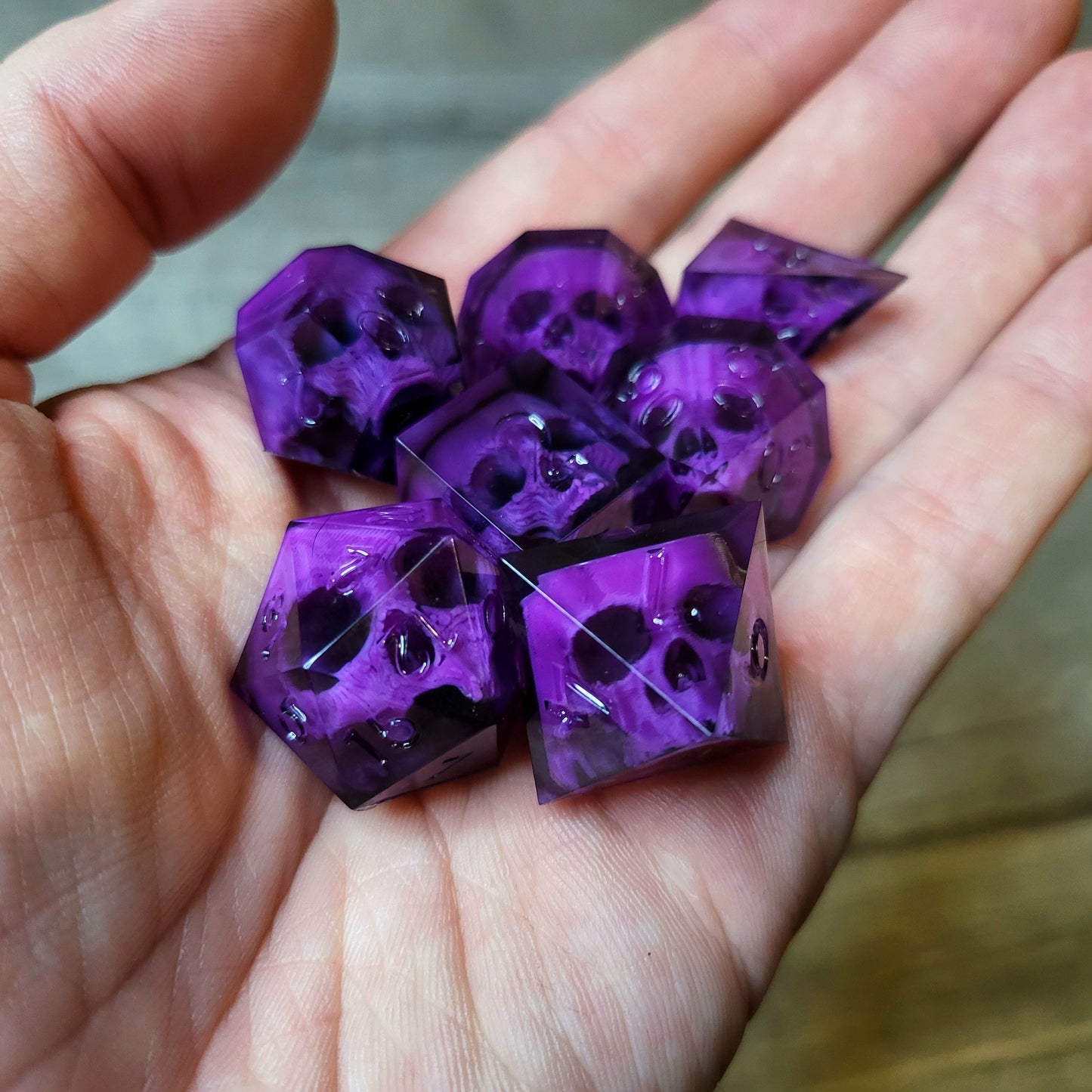 Dice set with 7 pieces with skull inside for role-playing games for Dungeons and Dragons