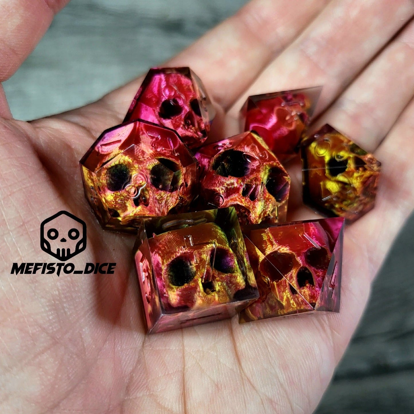 Dice set with 7 pieces with skull inside for role-playing games for Dungeons and Dragons