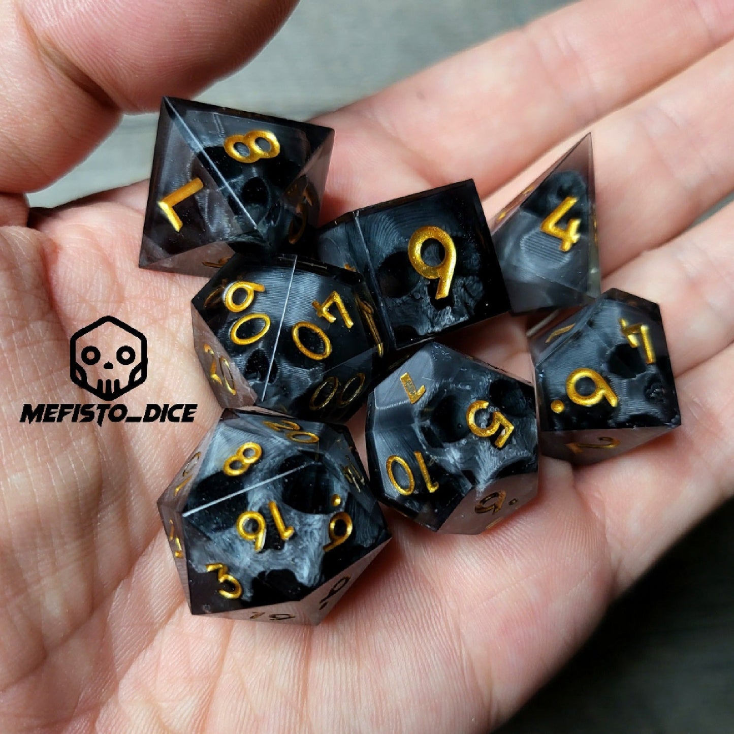 Dice set with 7 pieces with skull inside for role-playing games for Dungeons and Dragons