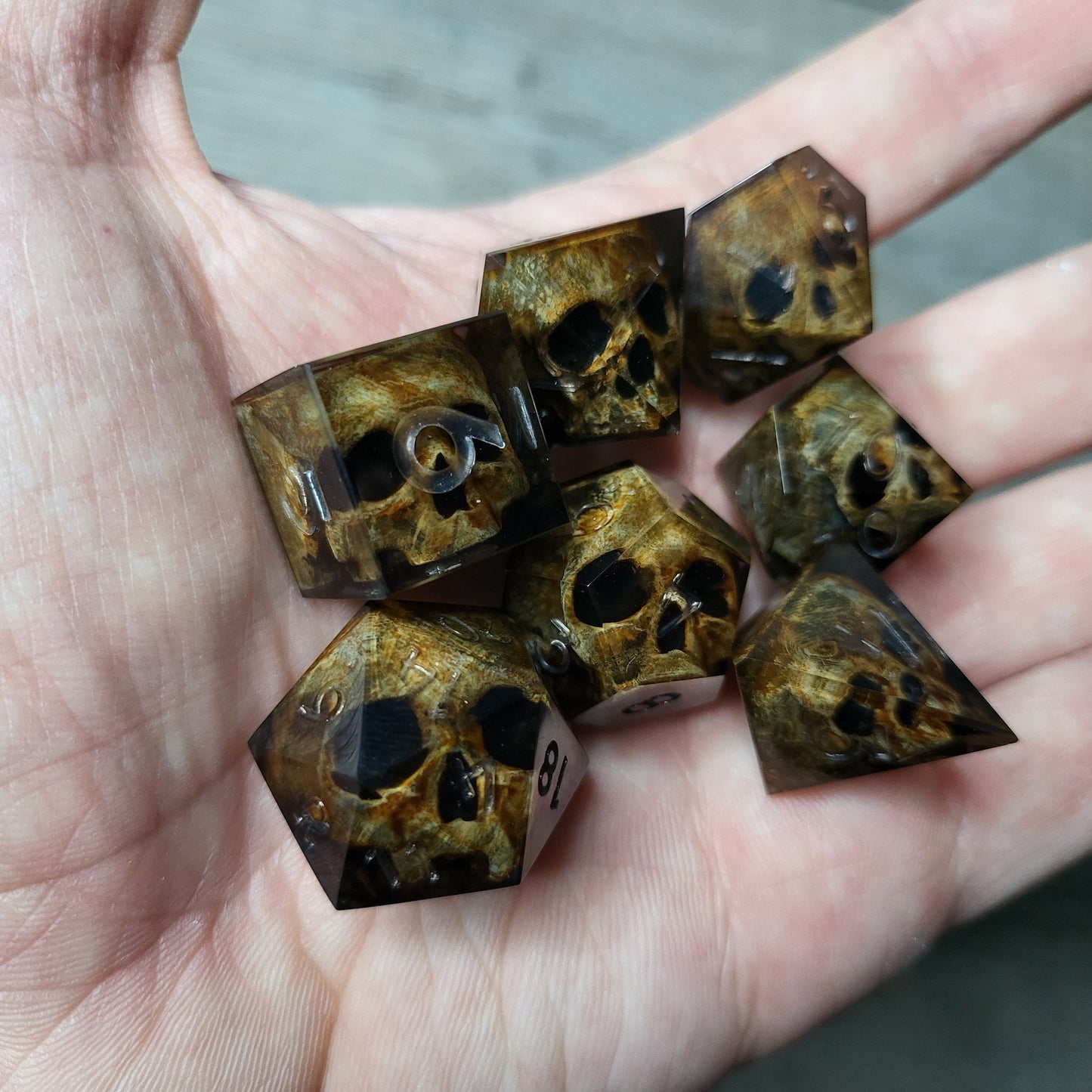 Dice set with 7 pieces with skull inside for role-playing games for Dungeons and Dragons