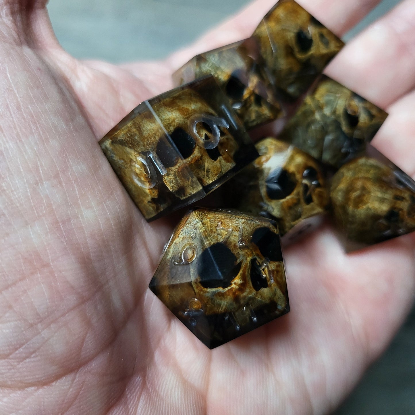 Dice set with 7 pieces with skull inside for role-playing games for Dungeons and Dragons