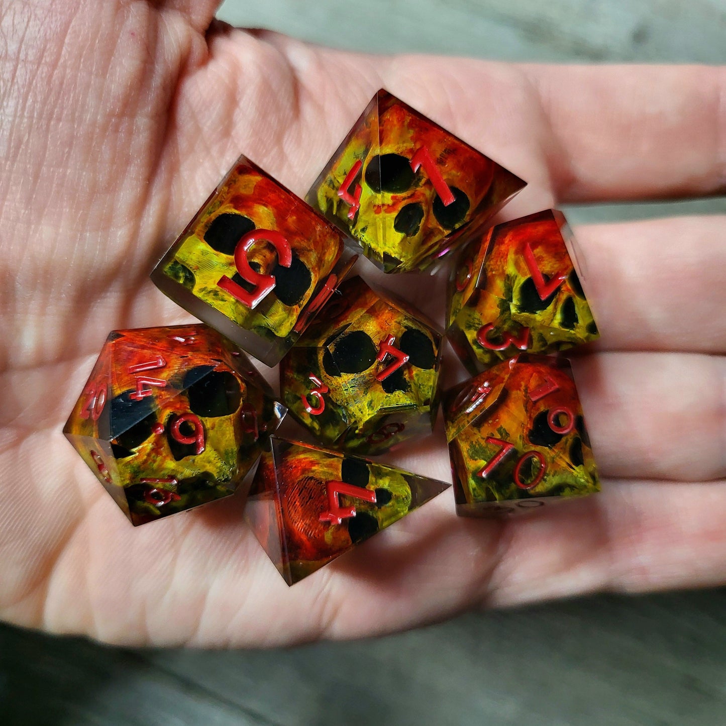 Dice set with 7 pieces with skull inside for role-playing games for Dungeons and Dragons