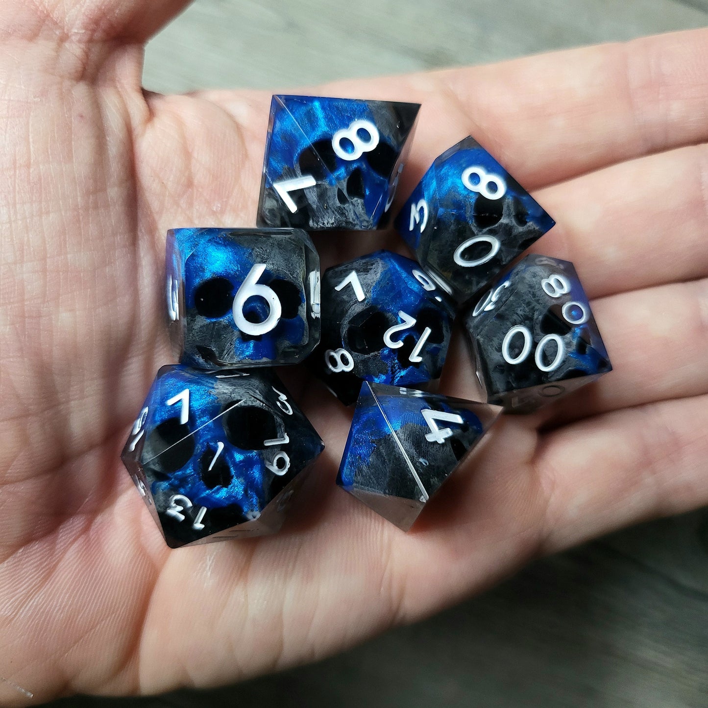 Dice set with 7 pieces with skull inside for role-playing games for Dungeons and Dragons