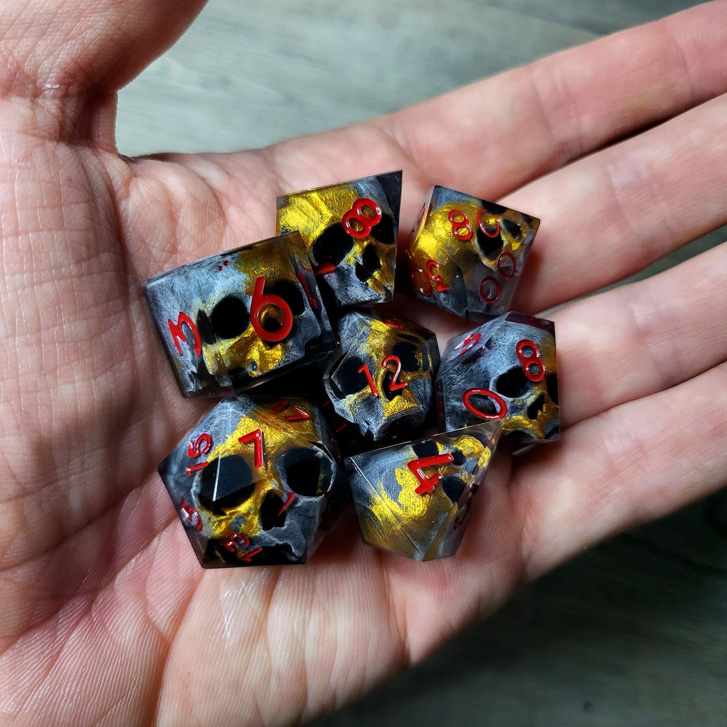 Dice set with 7 pieces with skull inside for role-playing games for Dungeons and Dragons