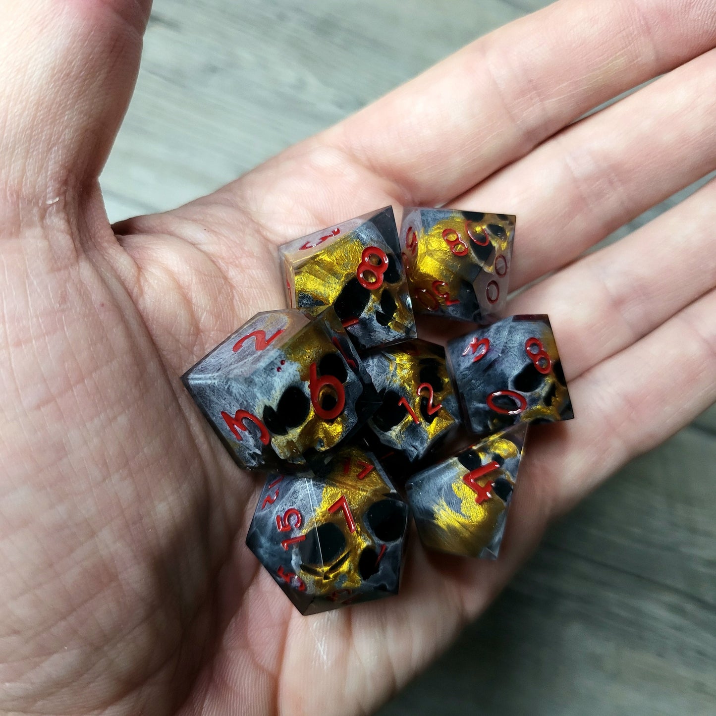 Dice set with 7 pieces with skull inside for role-playing games for Dungeons and Dragons